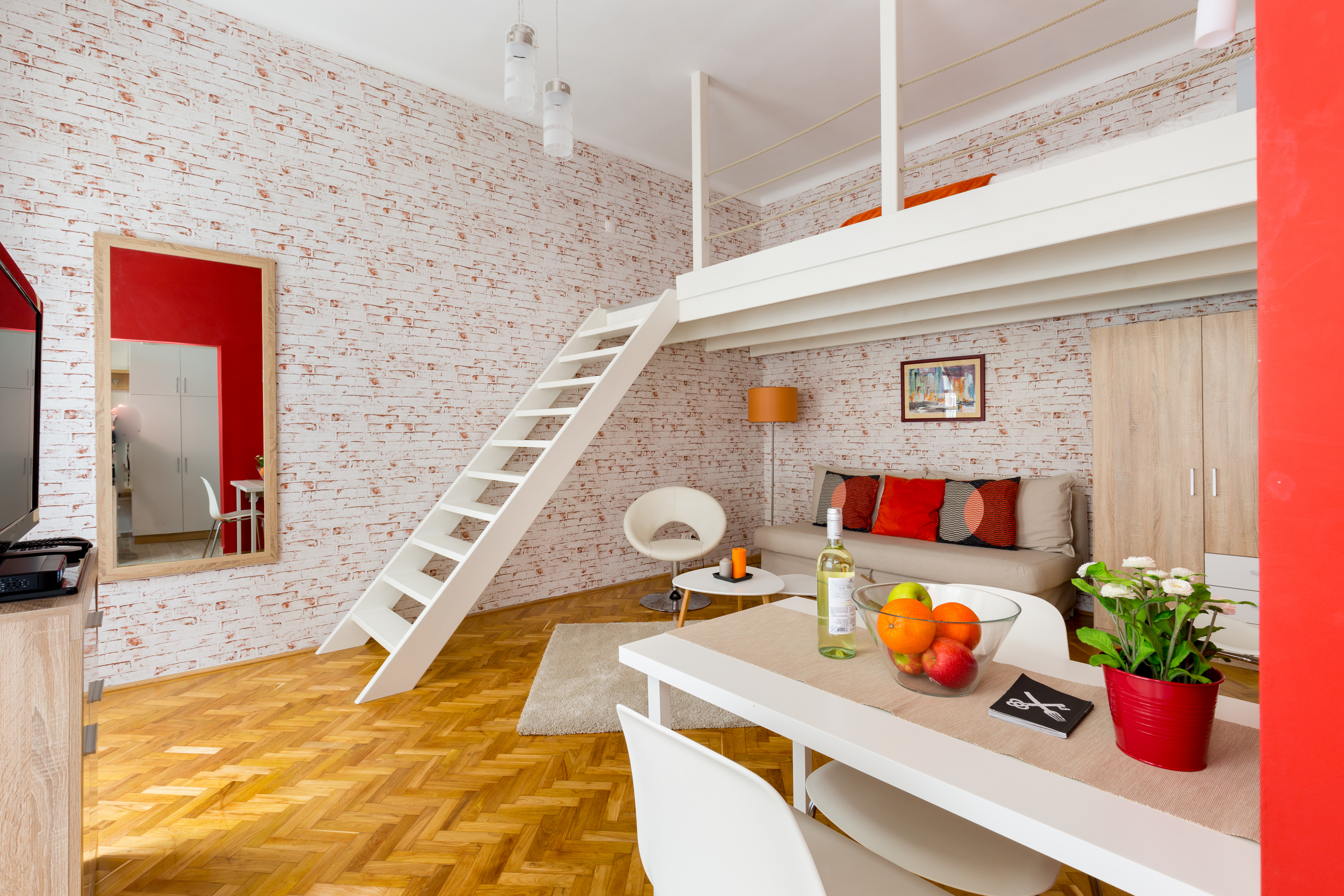 Loft Studio Red with AC in the Ruin Bar Quarter