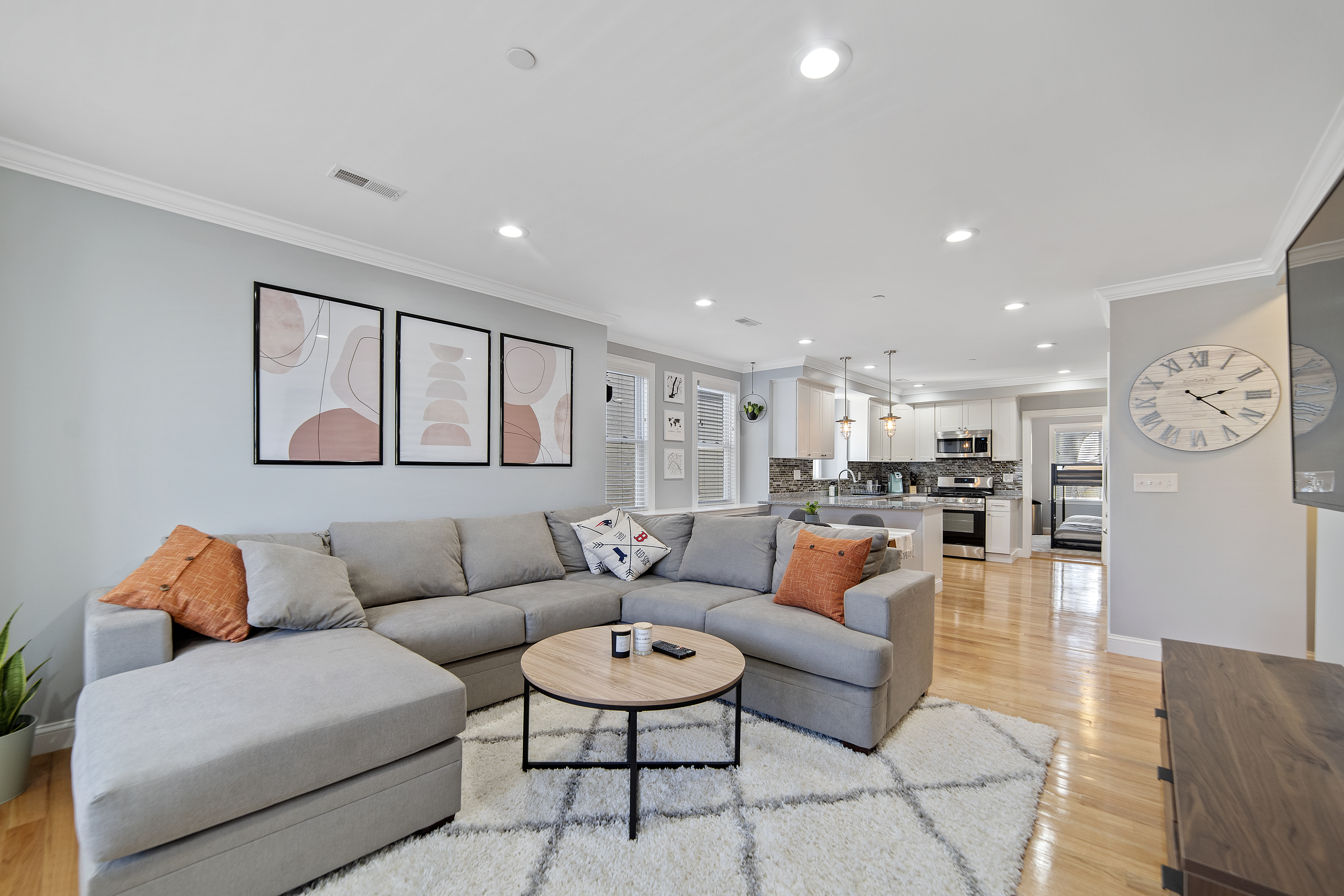 Modern/Luxury | Steps from Zoo & Golf Course