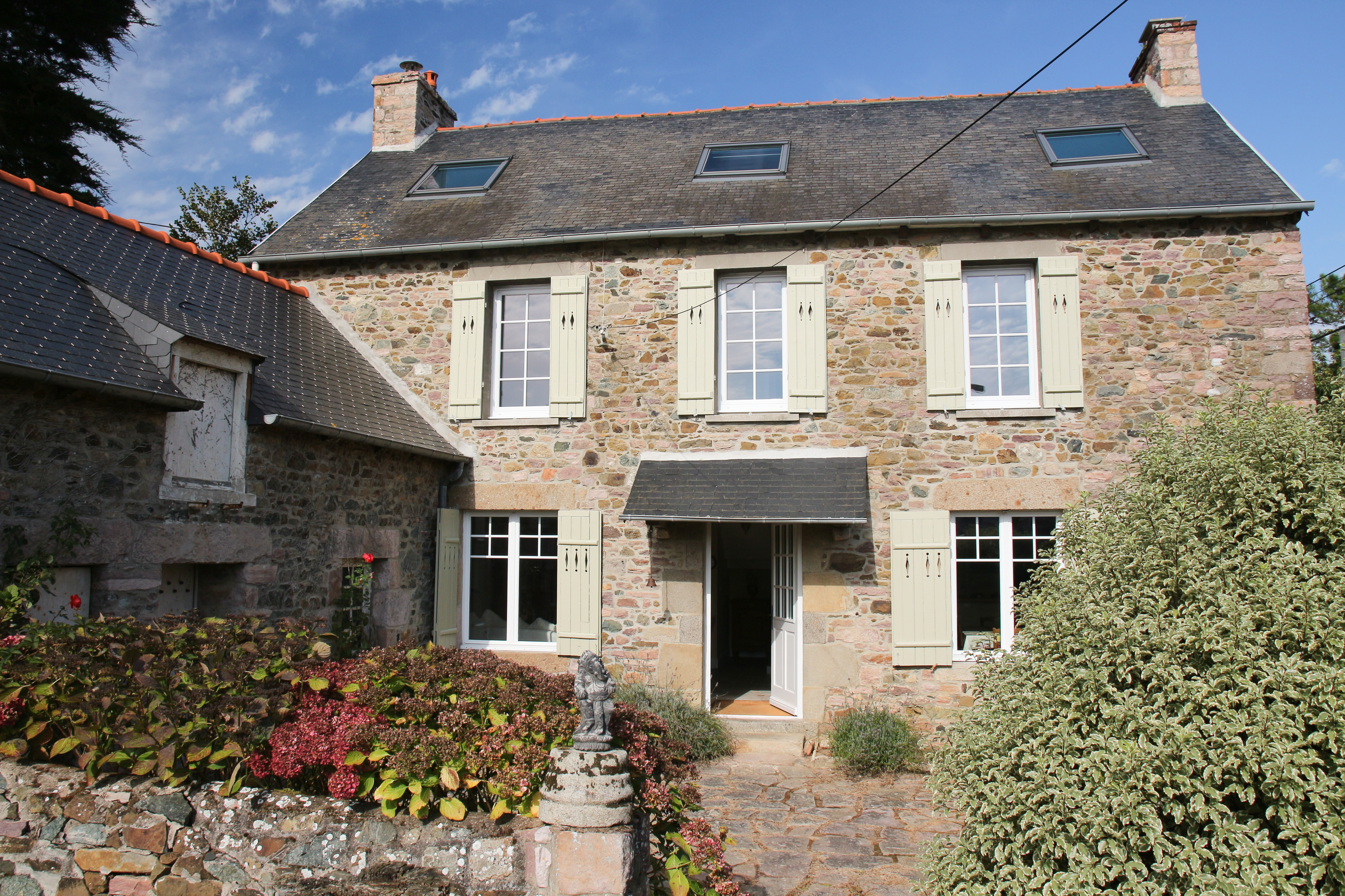 Charming house on the port of Dahouët