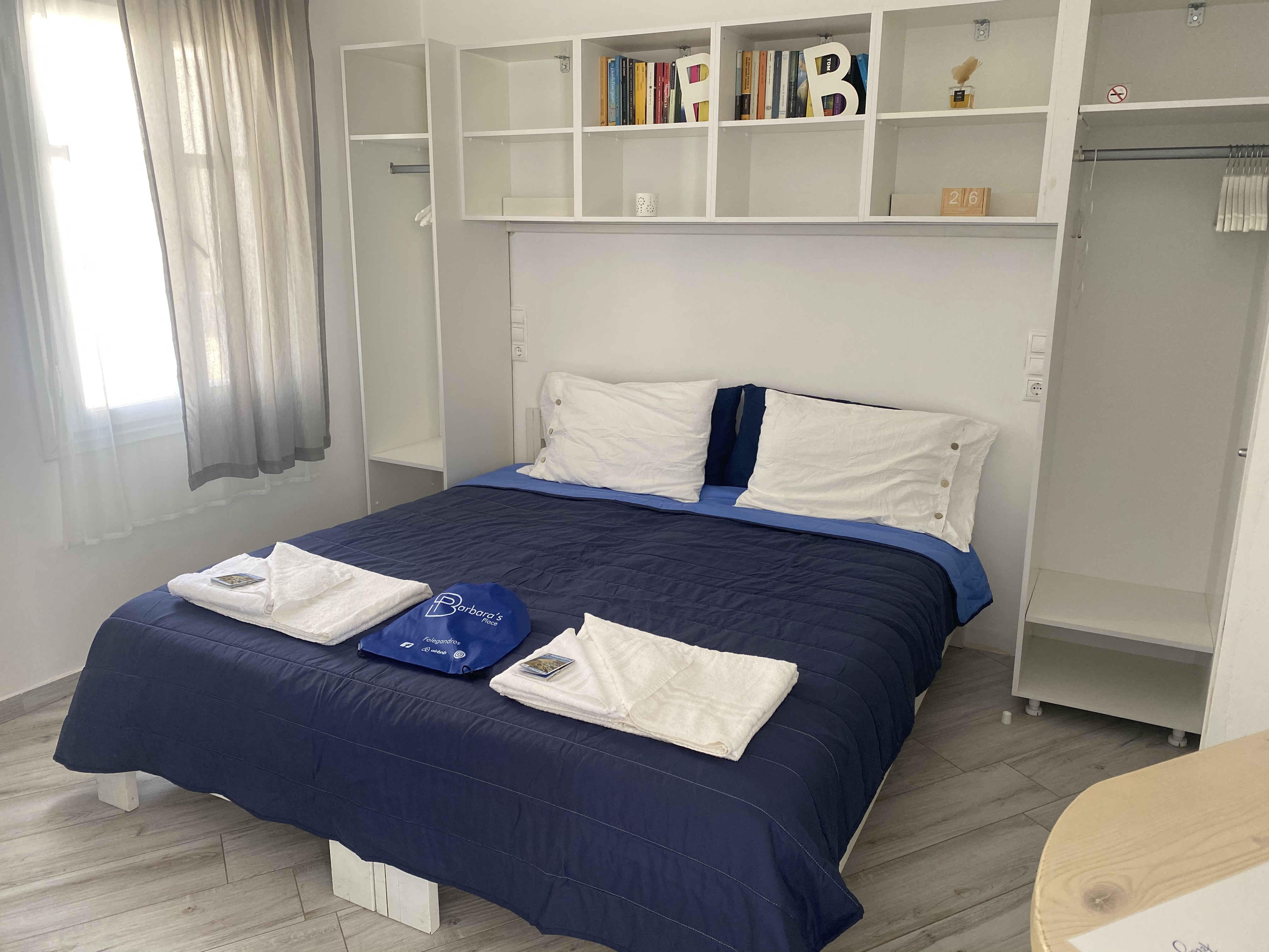 Barbara's Place Chora- Folegandros twin bed