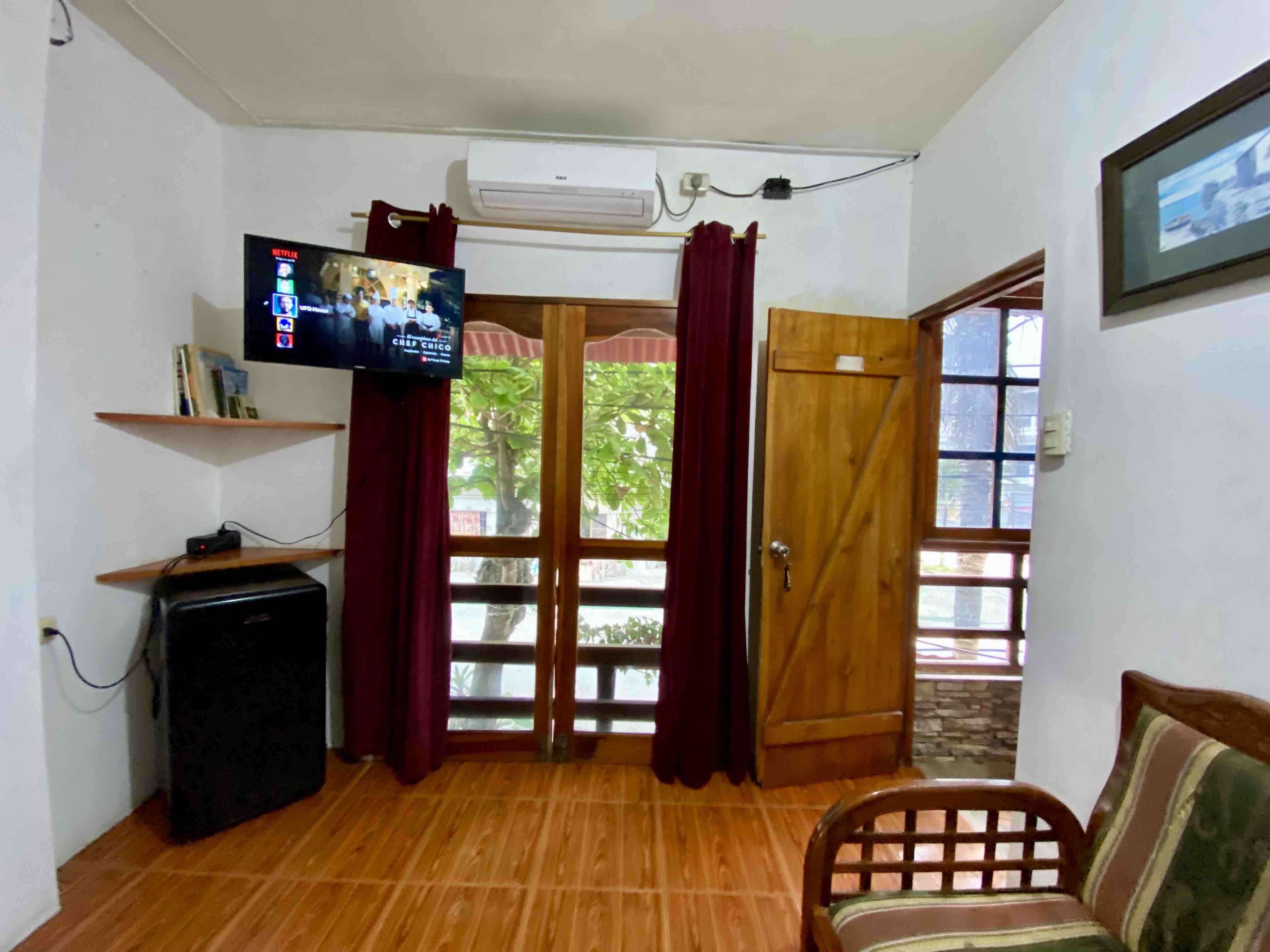 Double room in downtown Montañita