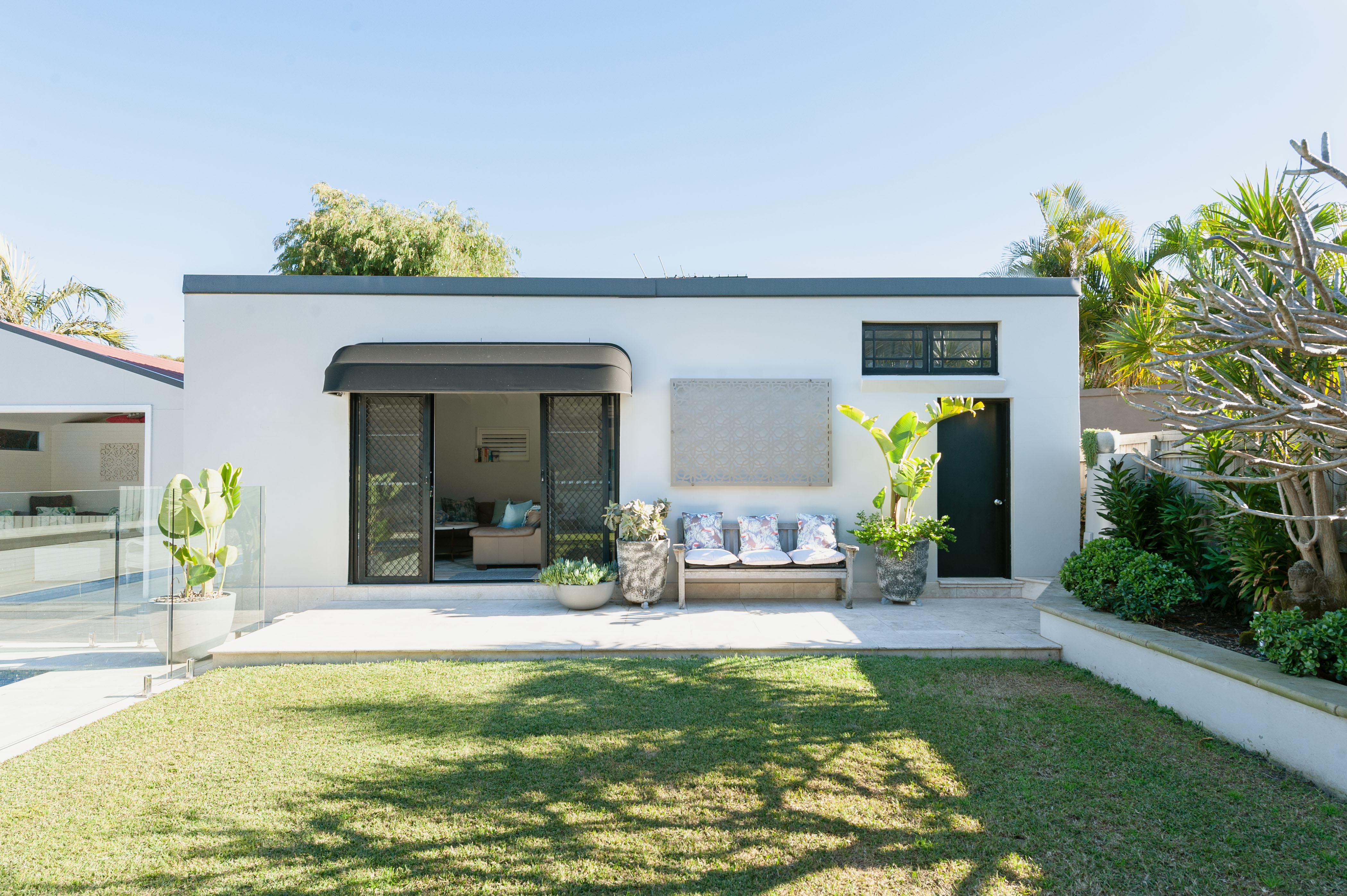 Beach side private house with pool access