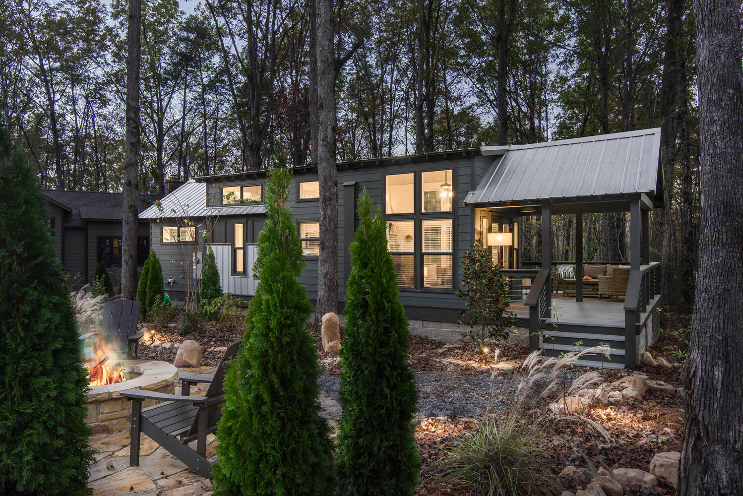 The Water and Woods Tiny Home Water's Edge Tiny houses for Rent in