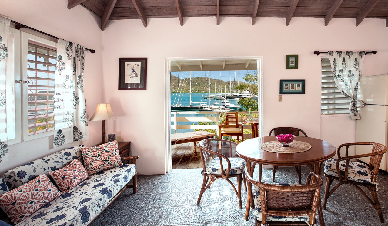 Studio with Balcony . Stunning View . A2 Falmouth