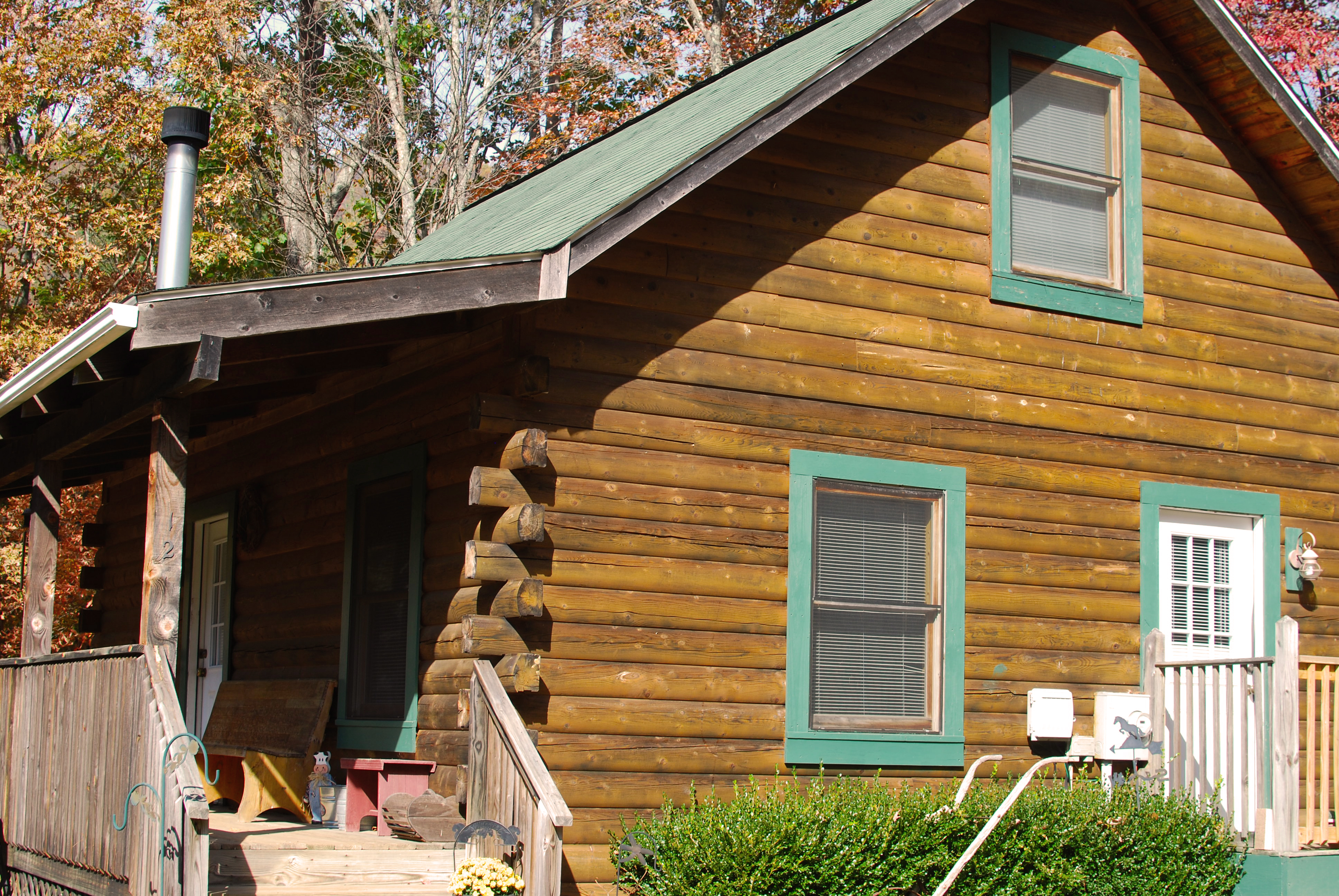 Private, secluded cabin-wood/fireplace/New Hot Tub in 28806, Asheville