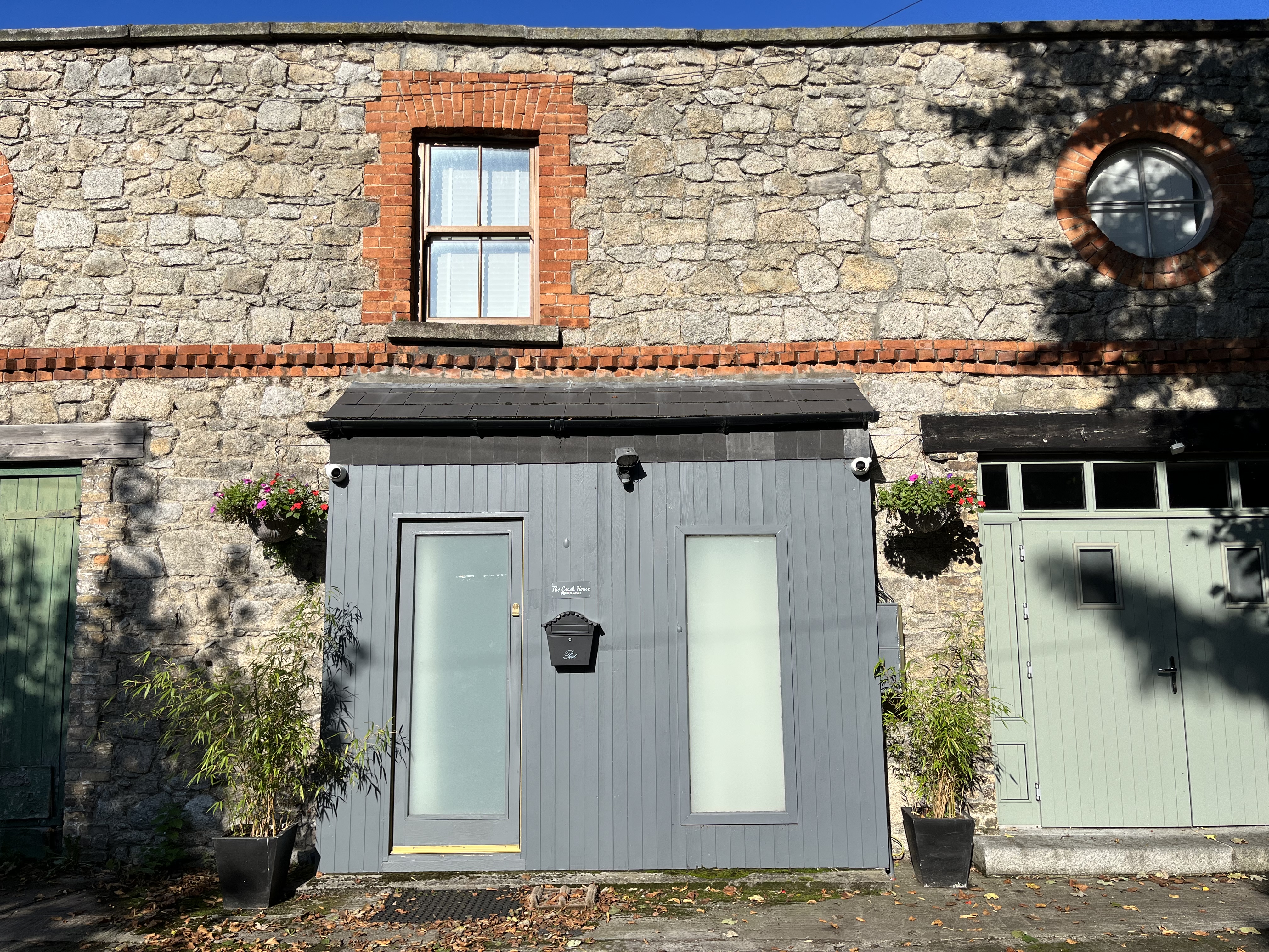Charming Coach House near City Center in Ranelagh