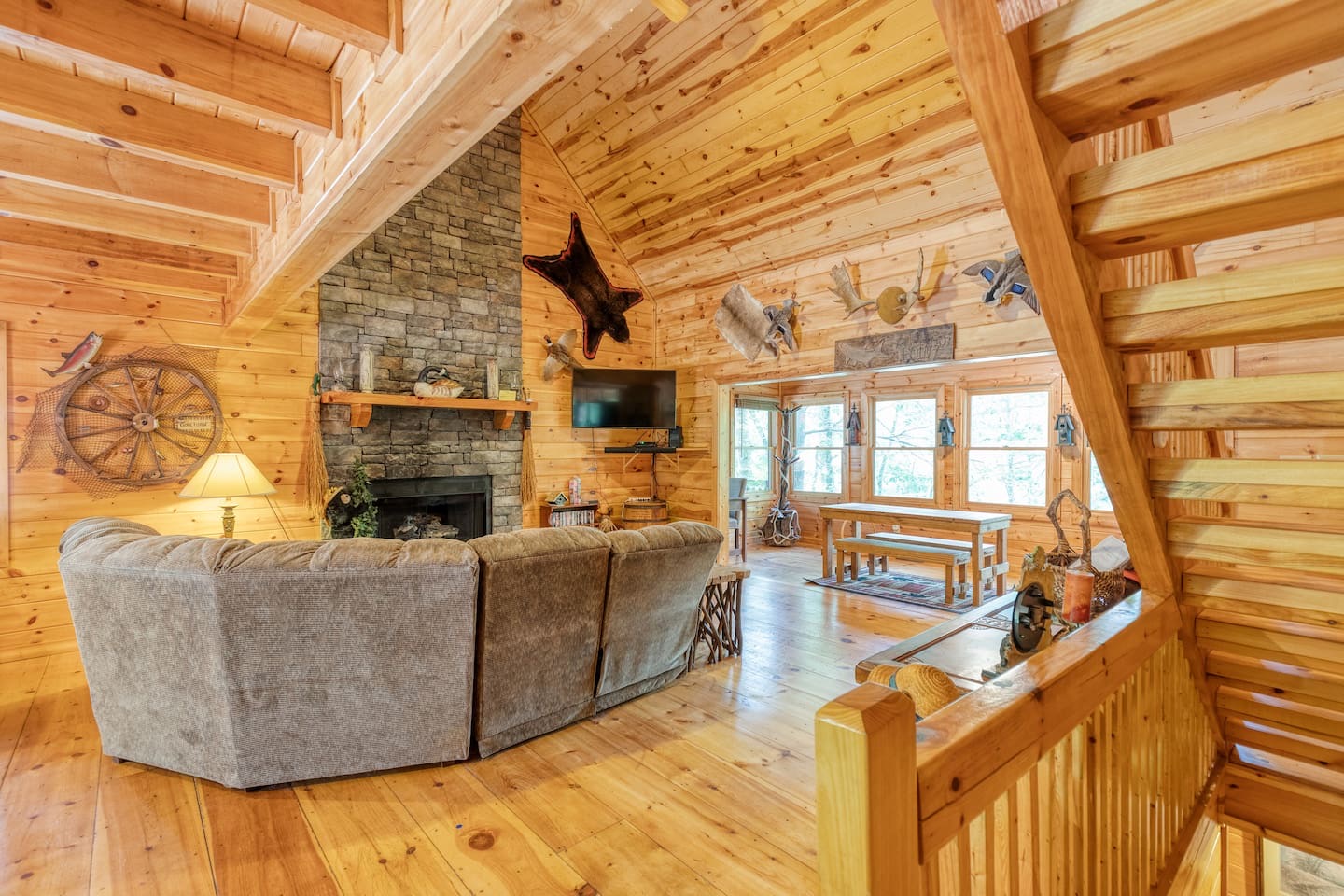 Escape to Paradise: Northern California Creekside Bliss