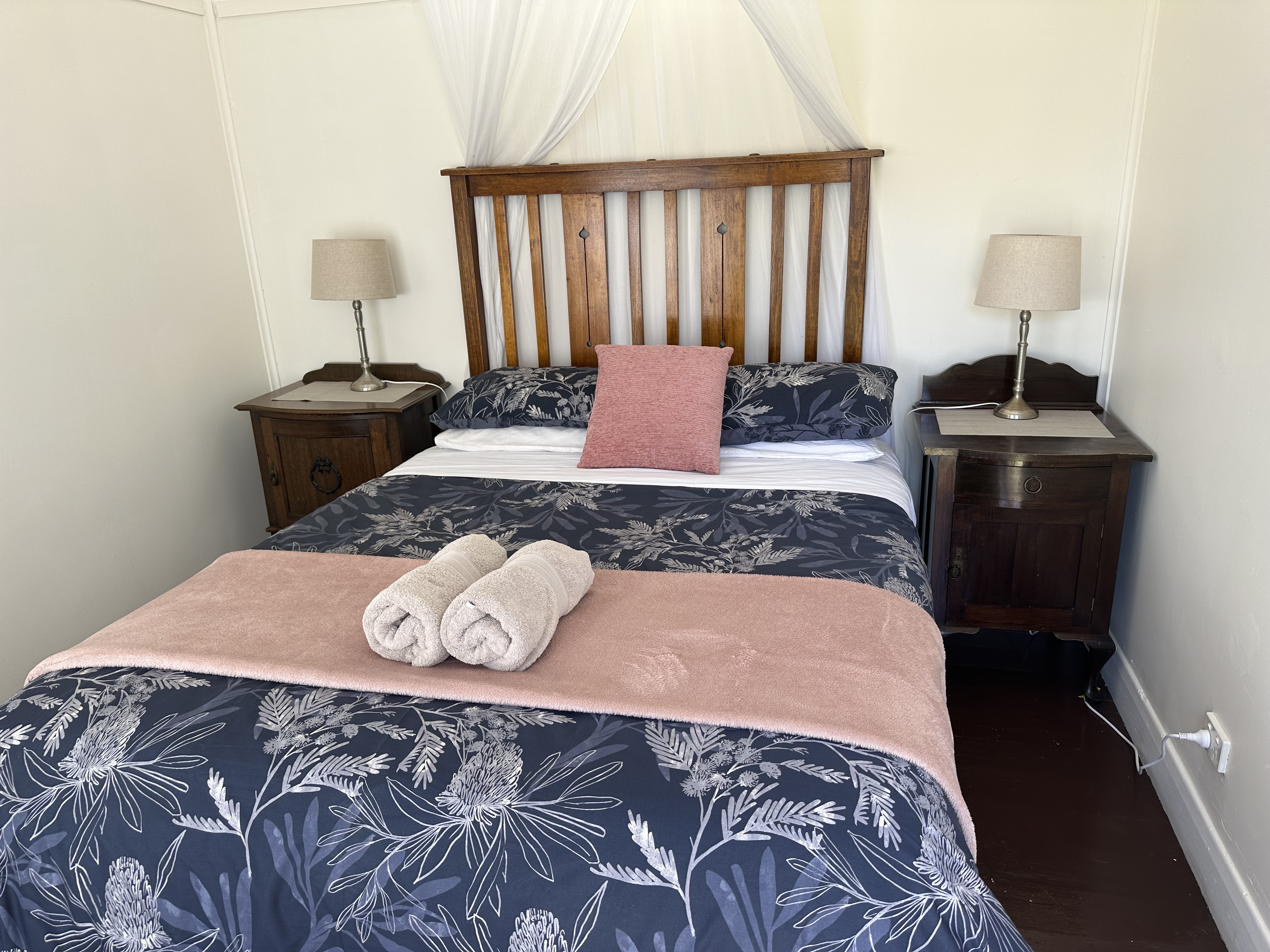 Seacroft Room 9 - Queen Bed - AMAZING LOCATION in Colac Otway, Barwon South West Vic