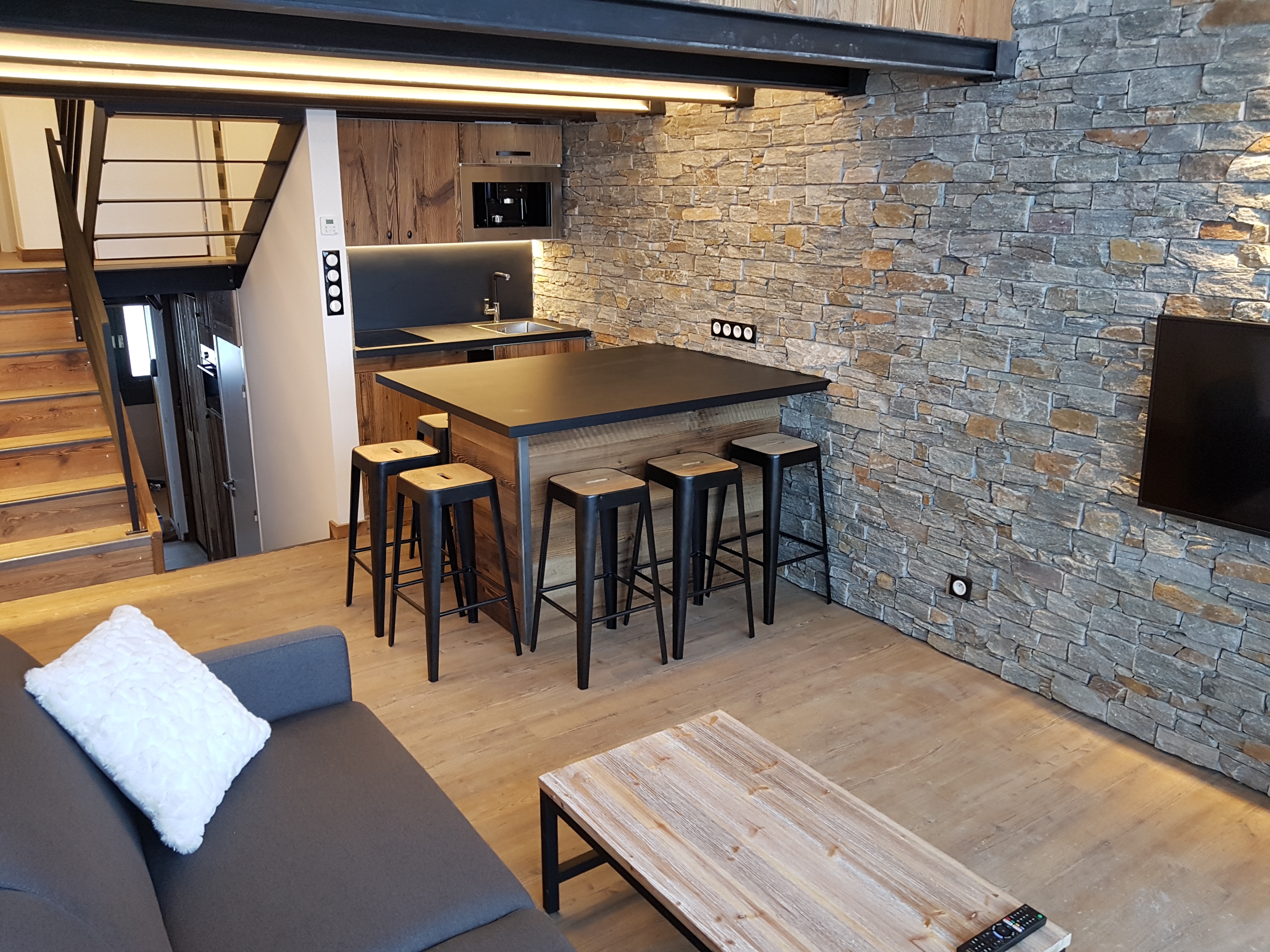 Les Menuires - runway access, wifi, south balcony, 8p