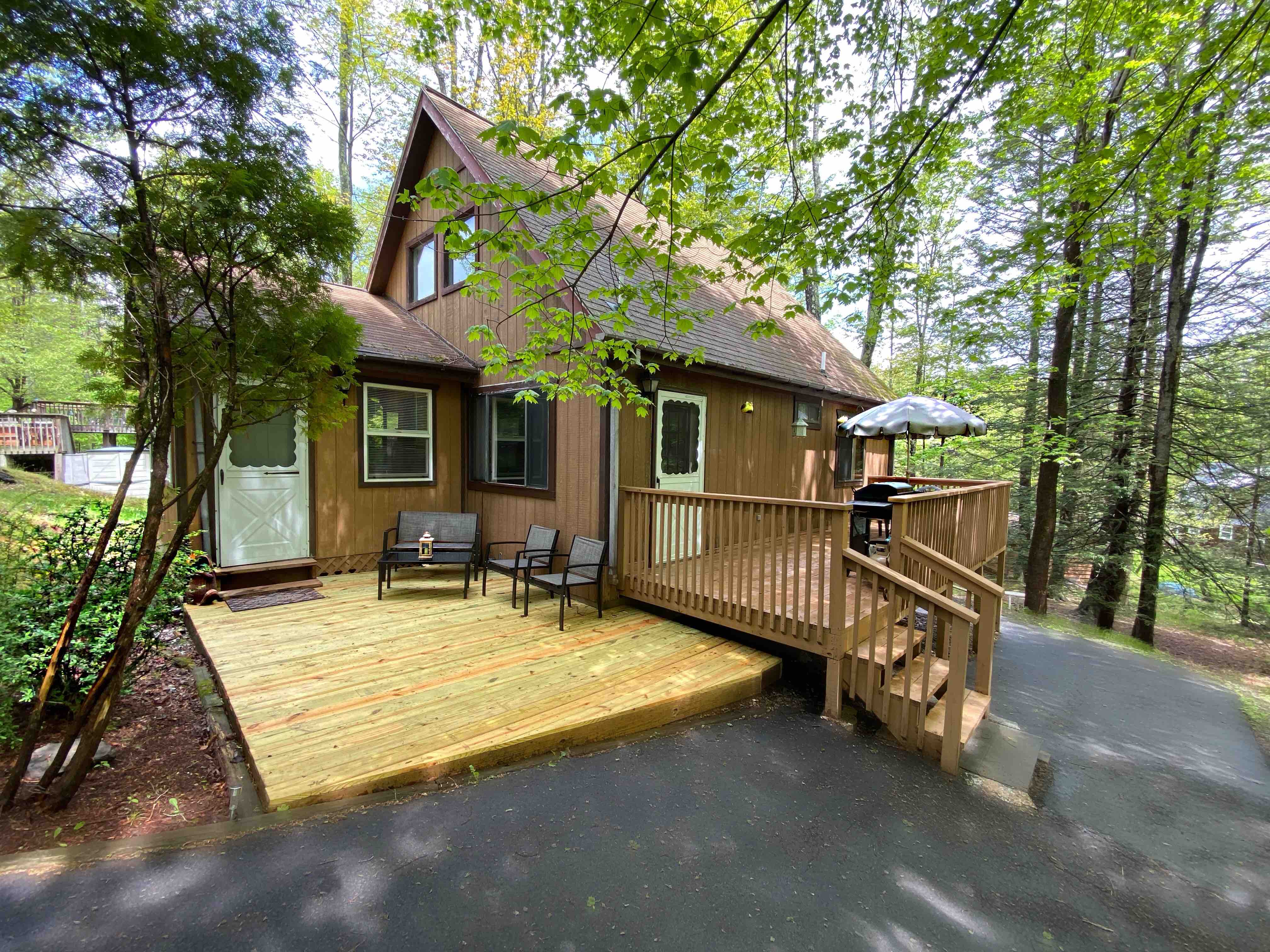 COZY COTTAGE IN THE WOODS (WLE) Houses for Rent in Paupack