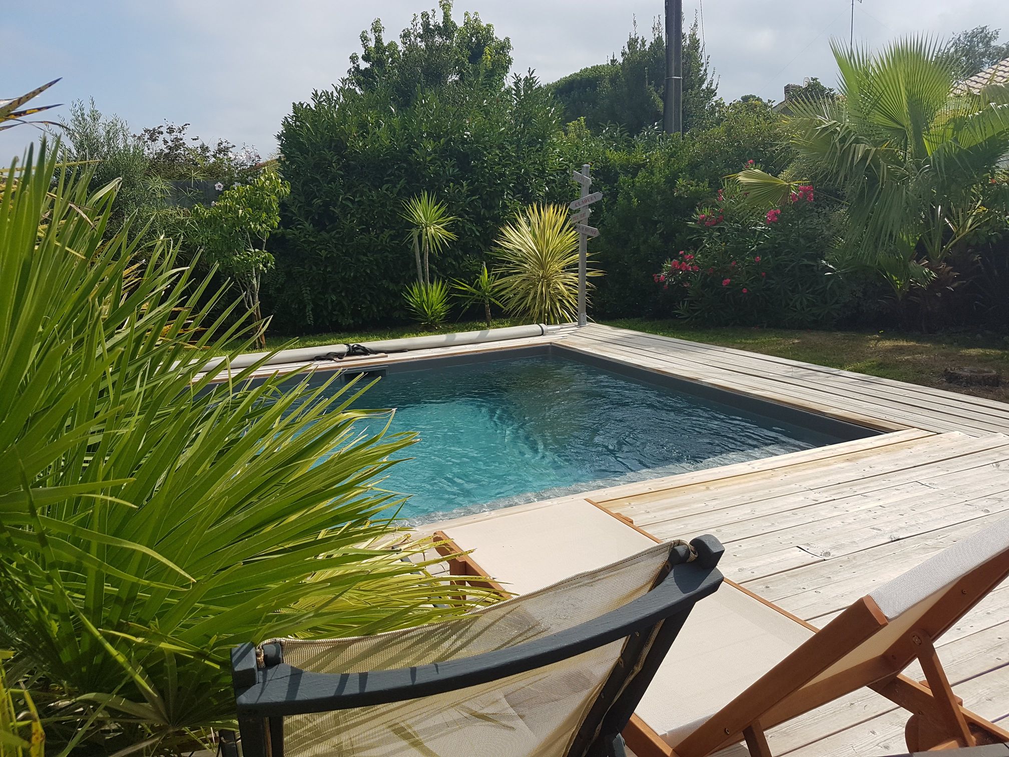Pool home between beach and forest
