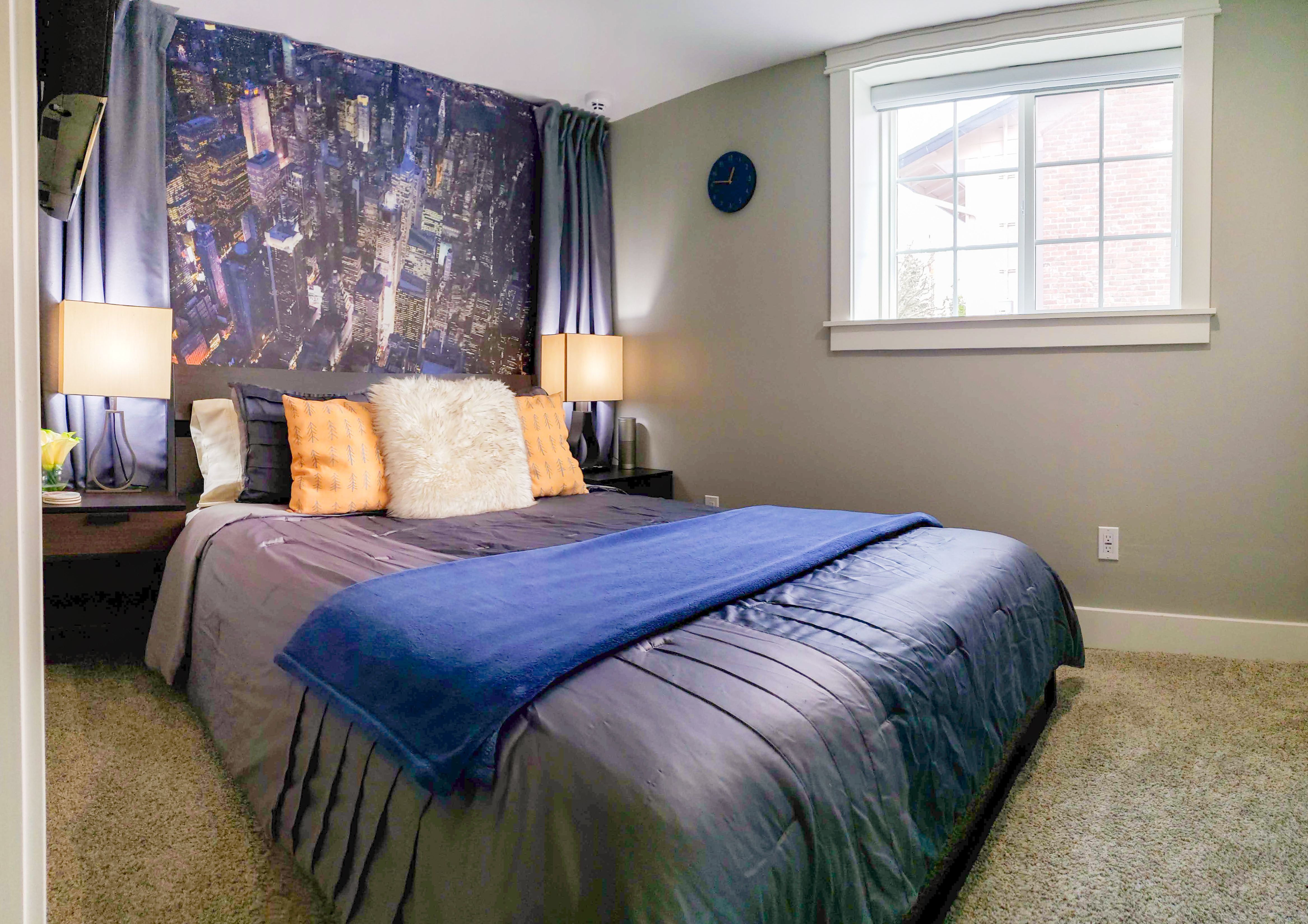 Modern Private Suite • Walk to Light Rail + Patio