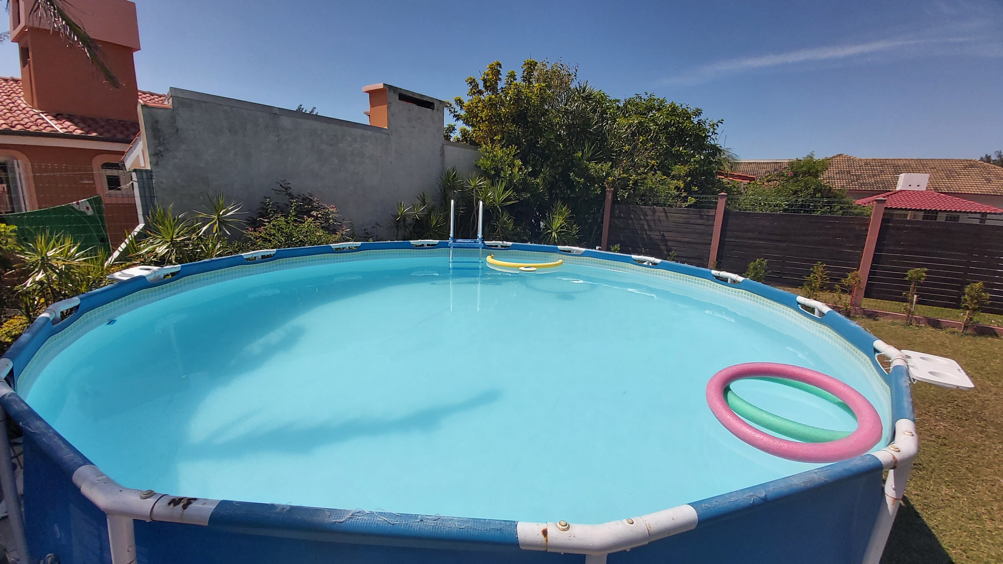 Nice house with pool and fireplace 400m from the sea
