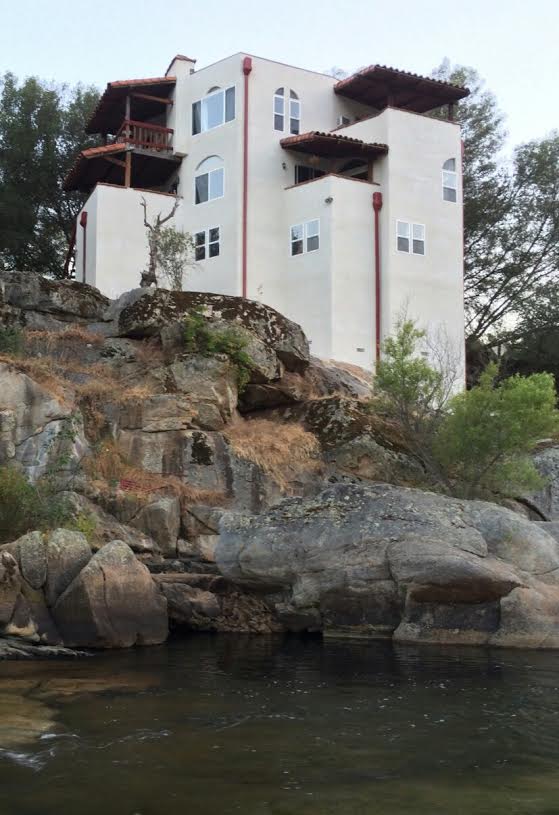 White Castle Riverfront HouseBase of Sequoia! Houses for Rent in