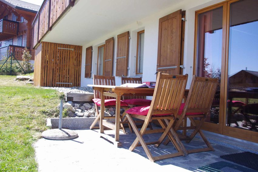 Cosy Two bedroom garden apartment in a chalet