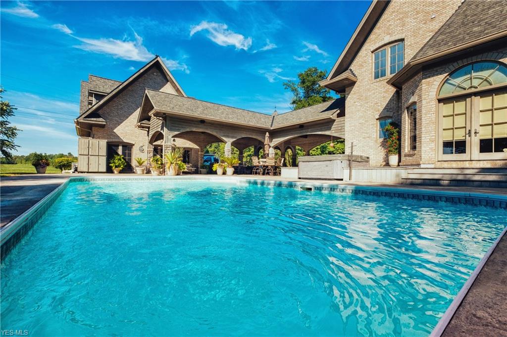 1885 Farms Pool, Pond, Steam Room, Theatre, Games Farm stays for