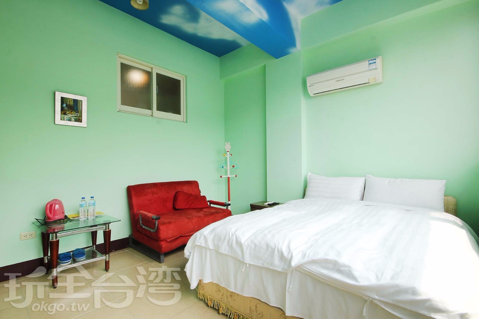 Sun Moon Tan Apple Green Double Room at Art B&B