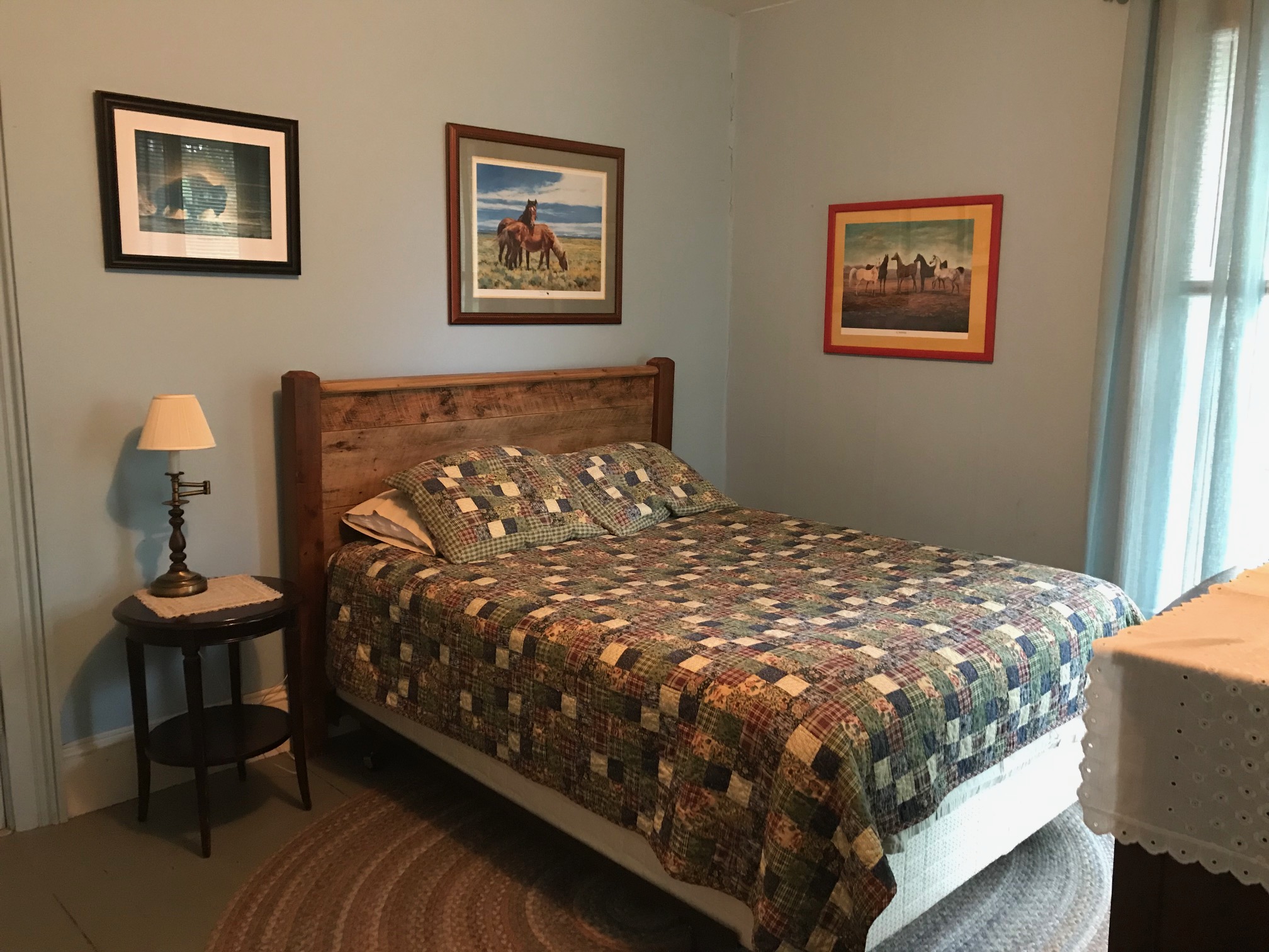 Room for a crowd at Akey Valley Houses for Rent in Lone Rock