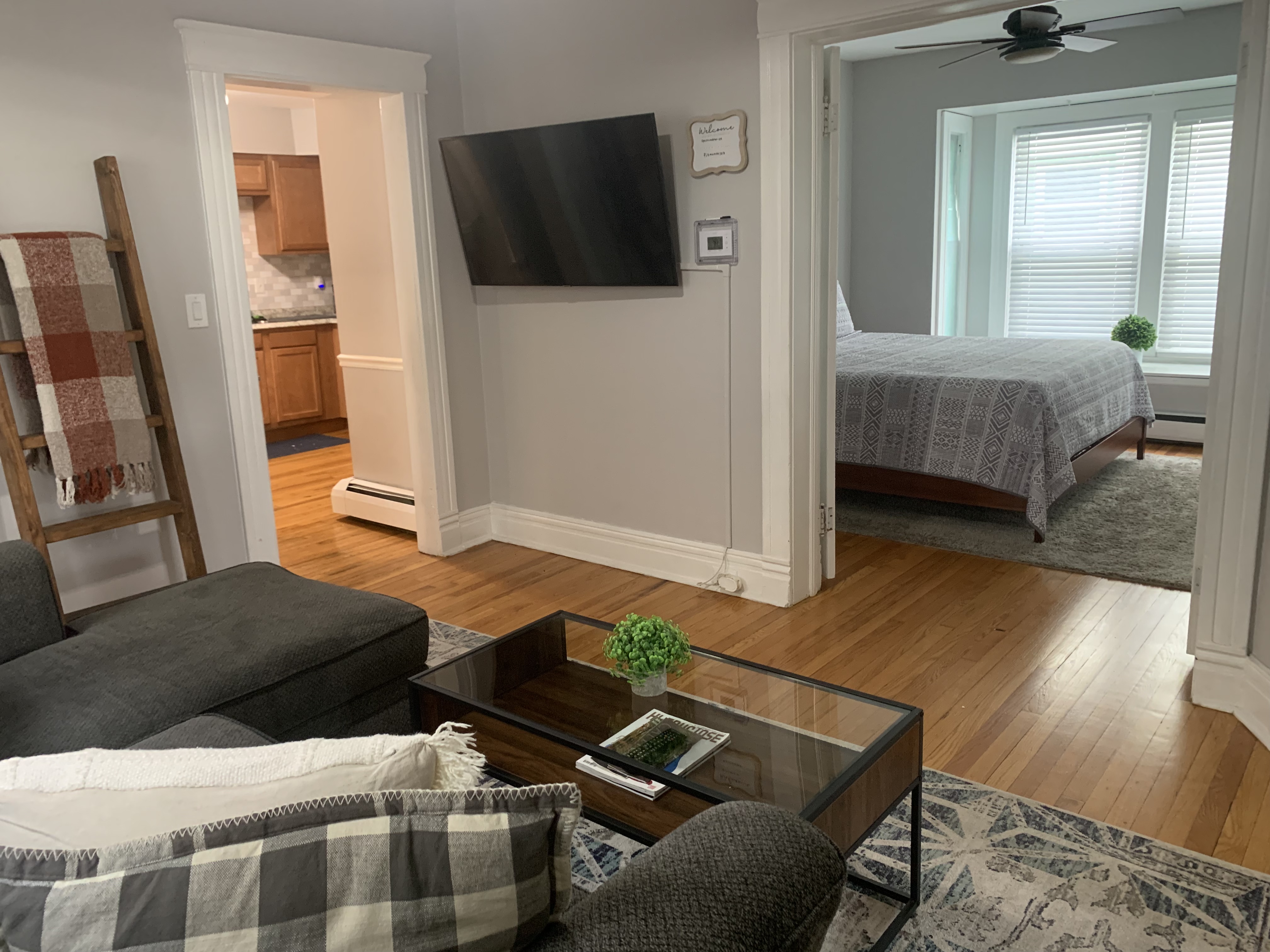 Renovated, private parking,location, washer dryer! in THIRTEENTH WARD, Albany