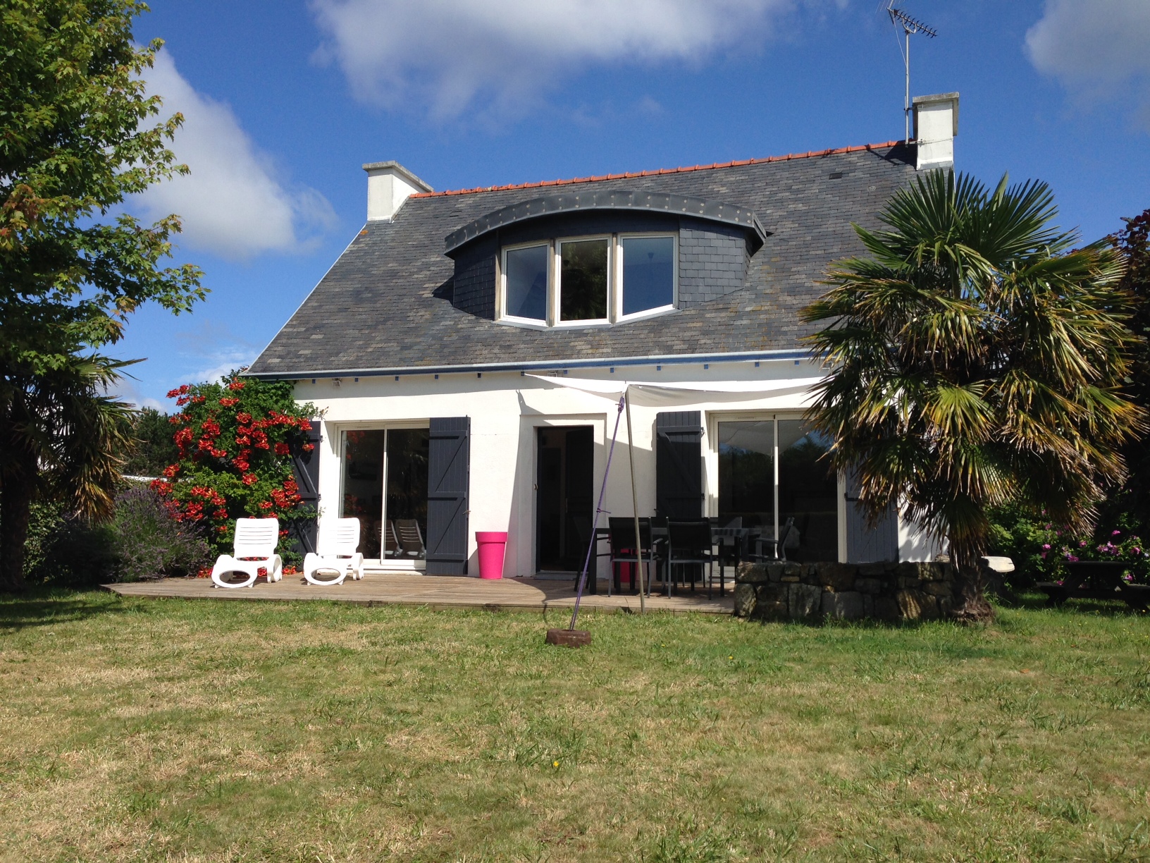 Spacious house 300m from the beach