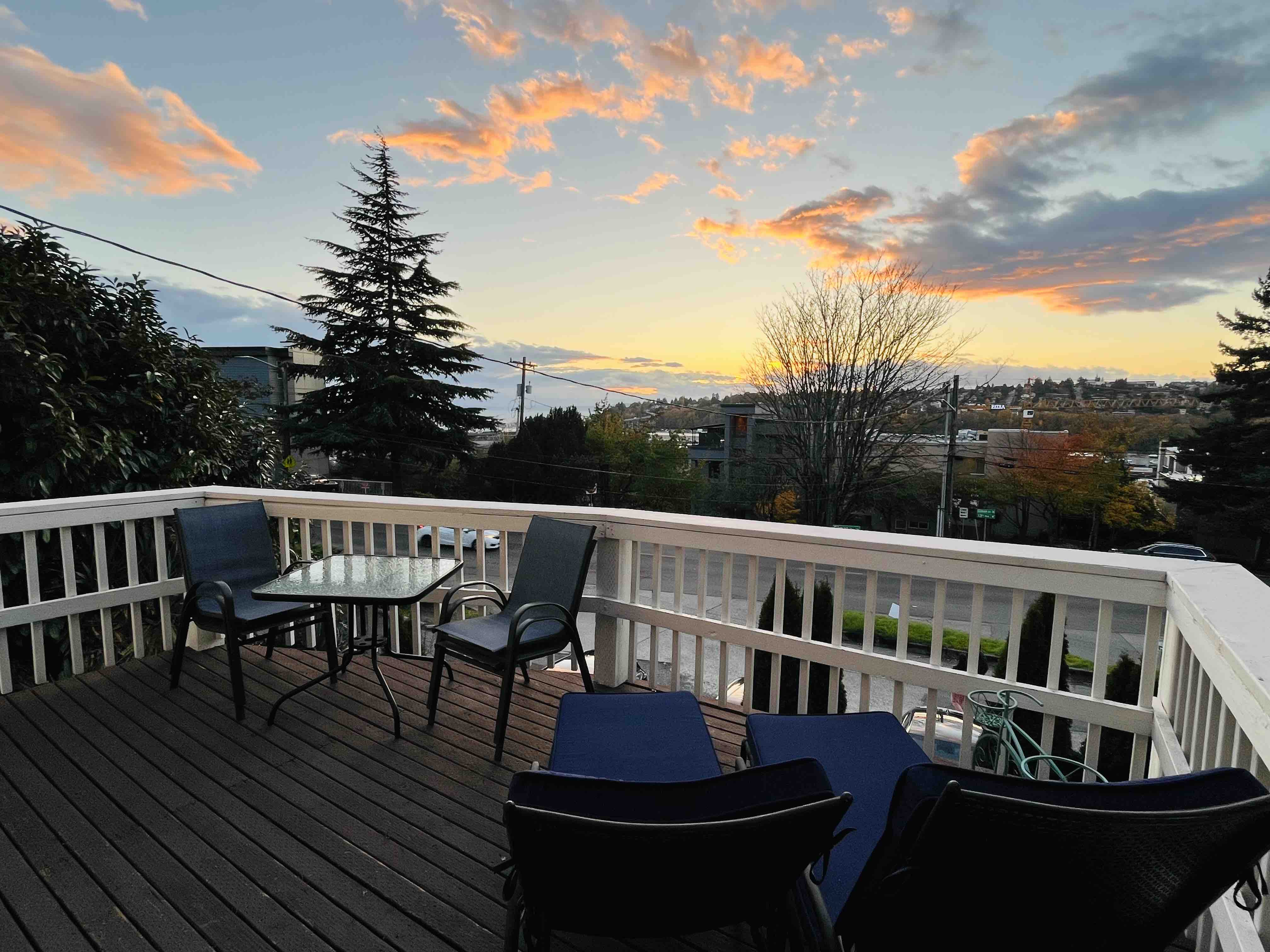 Comfy and Spacious 2 Bdrm Home- Perfect Location