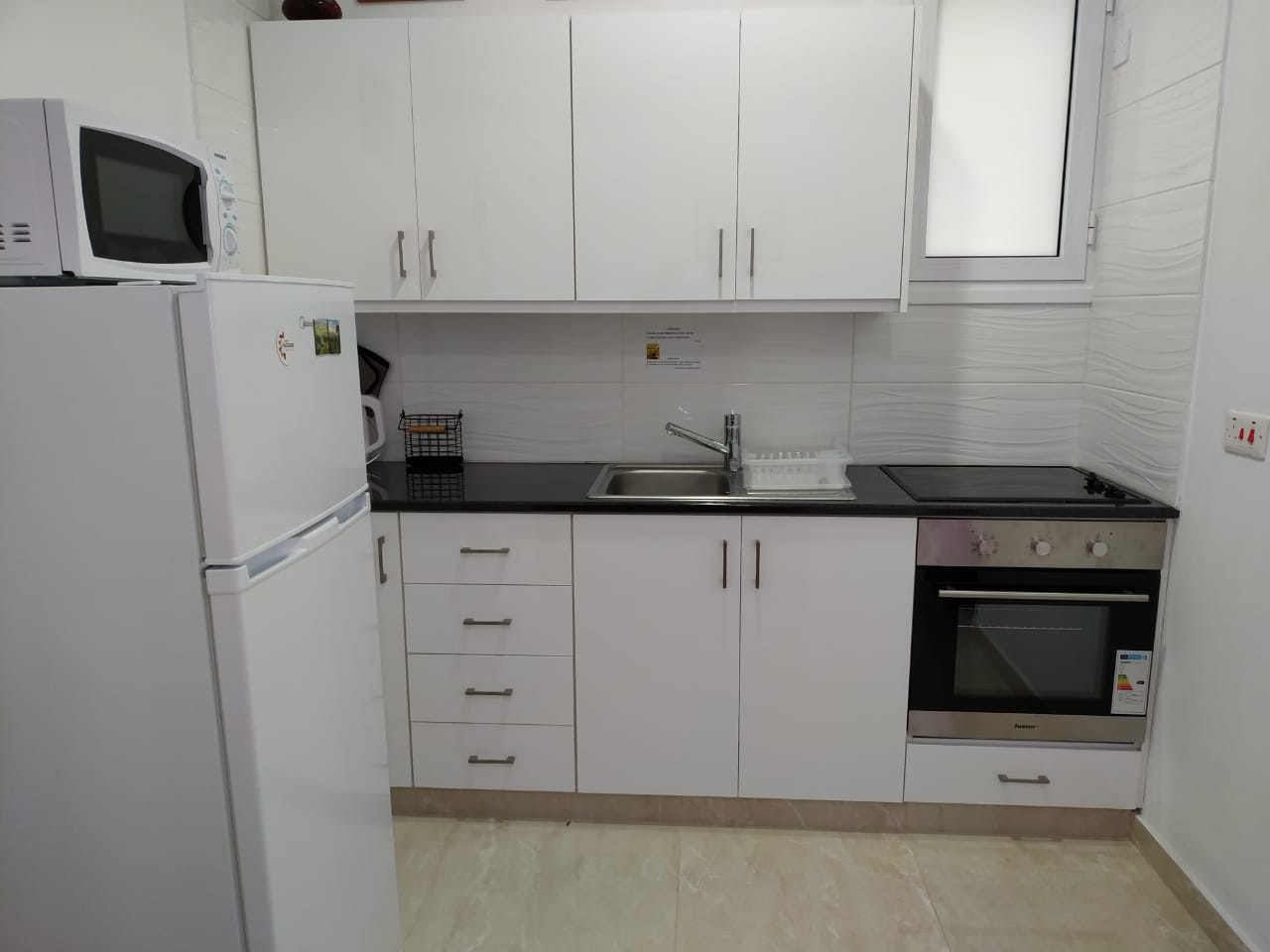 Mikis's 1 Bedroom Apartment
Newly Renovated