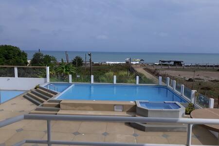 Apartment in Tonsupa a short walk from the beach