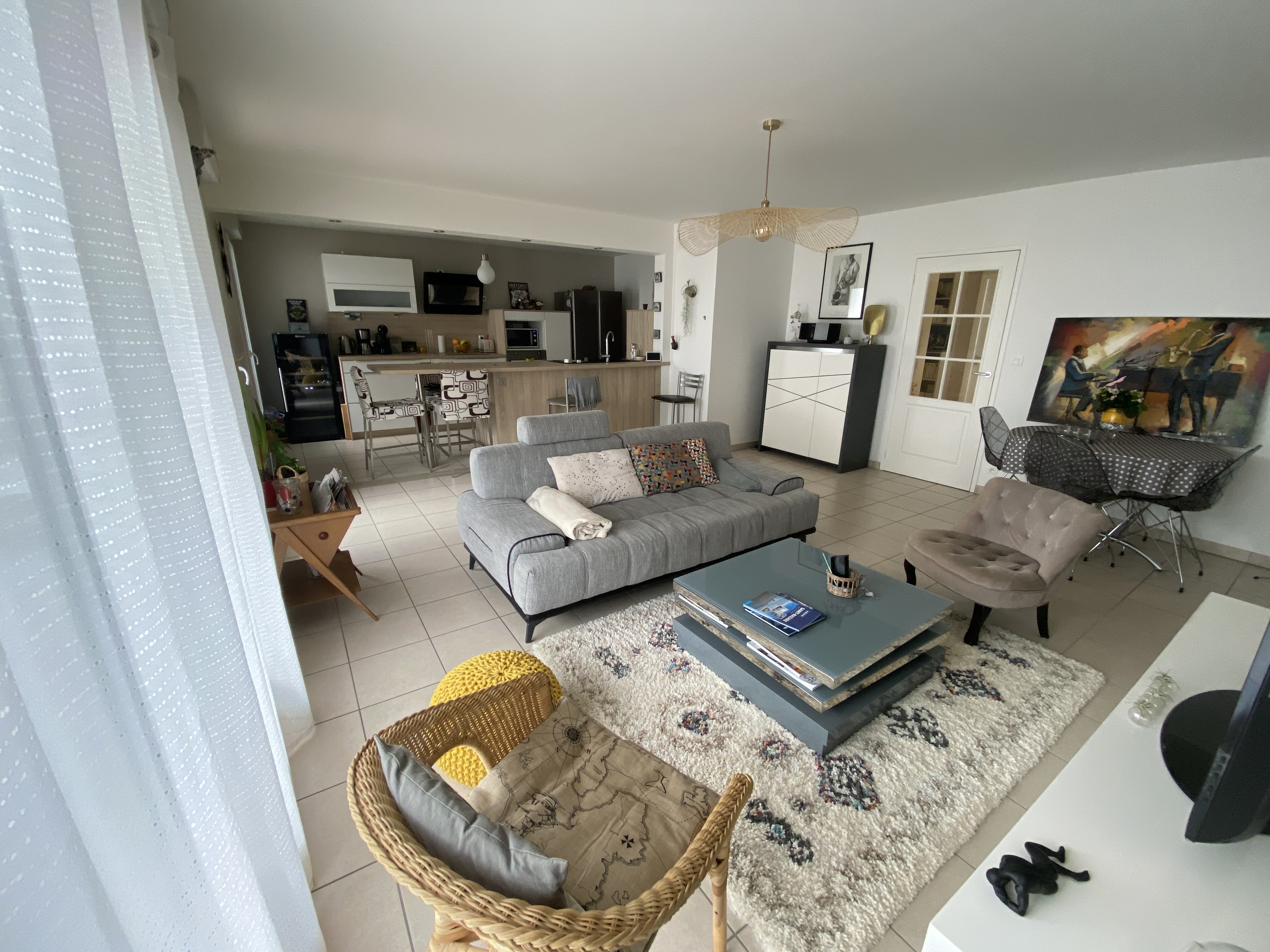 Beautiful Apartment with terrace close to the beach