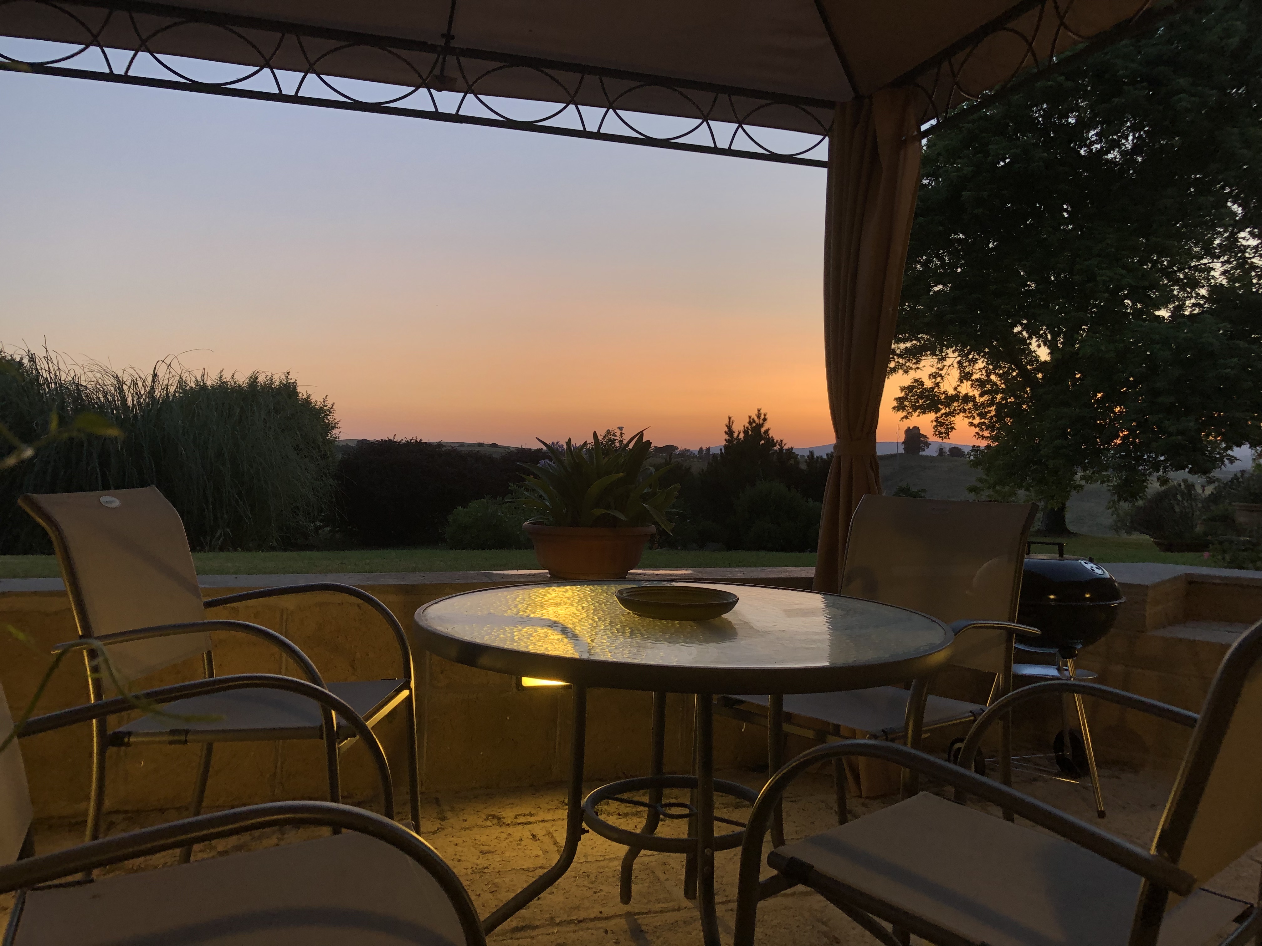 Studio with patio and beautiful view!
