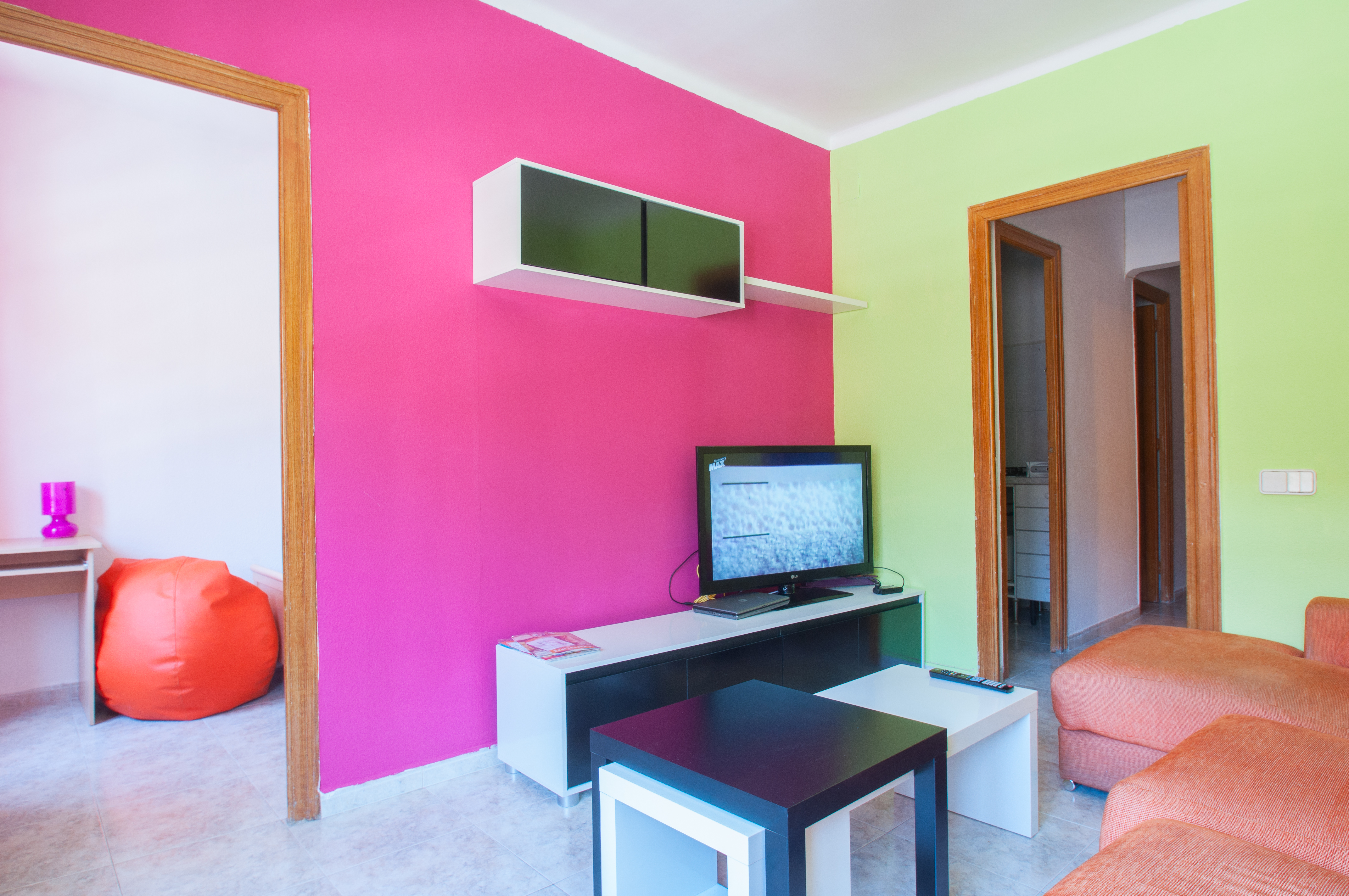 New room Barcelona city center in la Nova Esquerra de l'Eixample, Barcelona