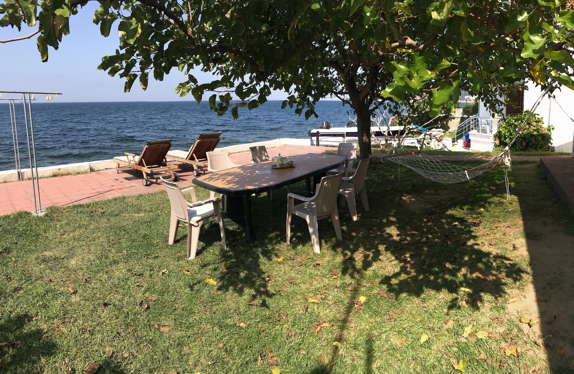 Denize Sıfır Bahçeli Müstakil Ev Esenköy Çınarcık şehrinde Kiralık