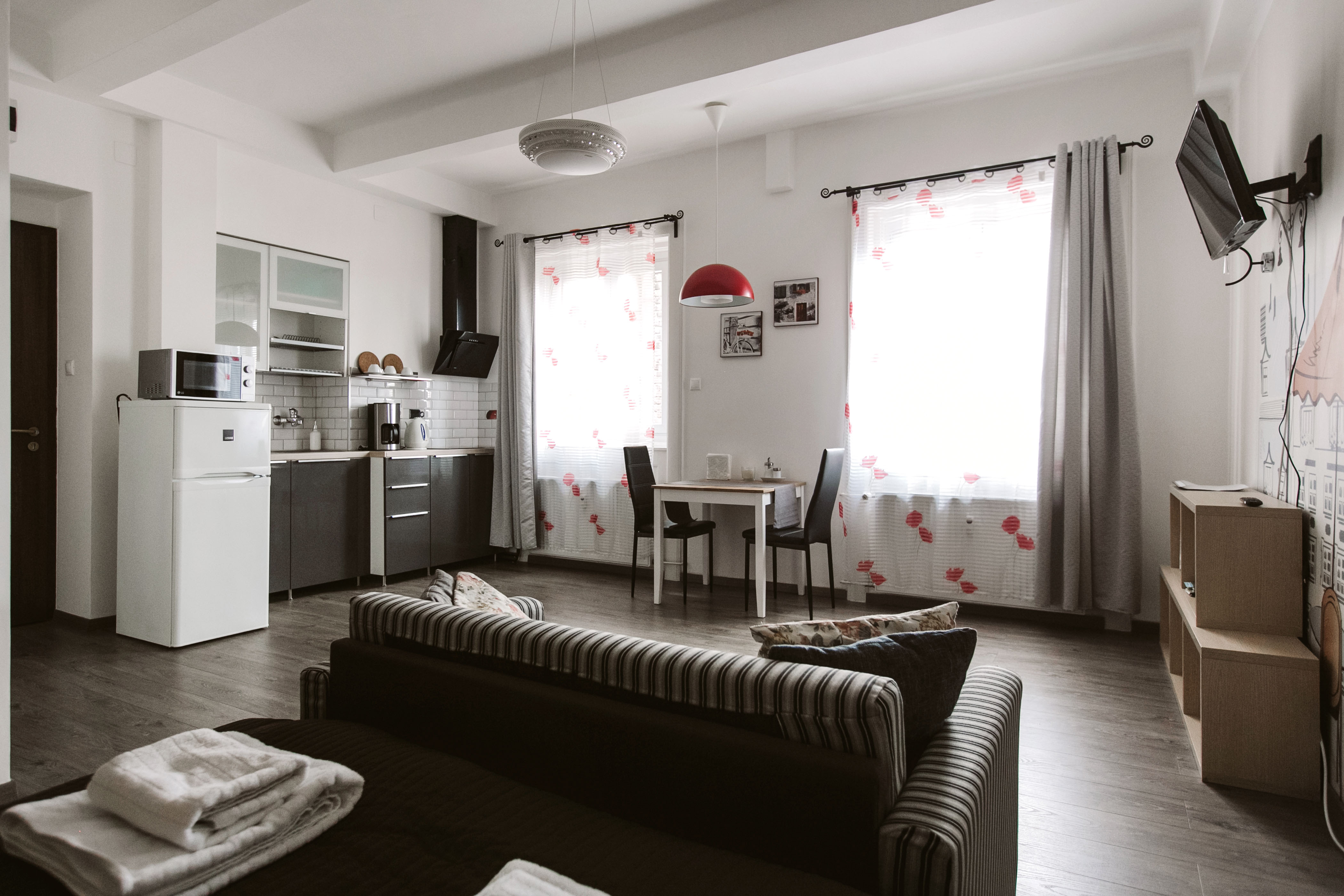 Diamond Astoria 3,flat with rooftop view