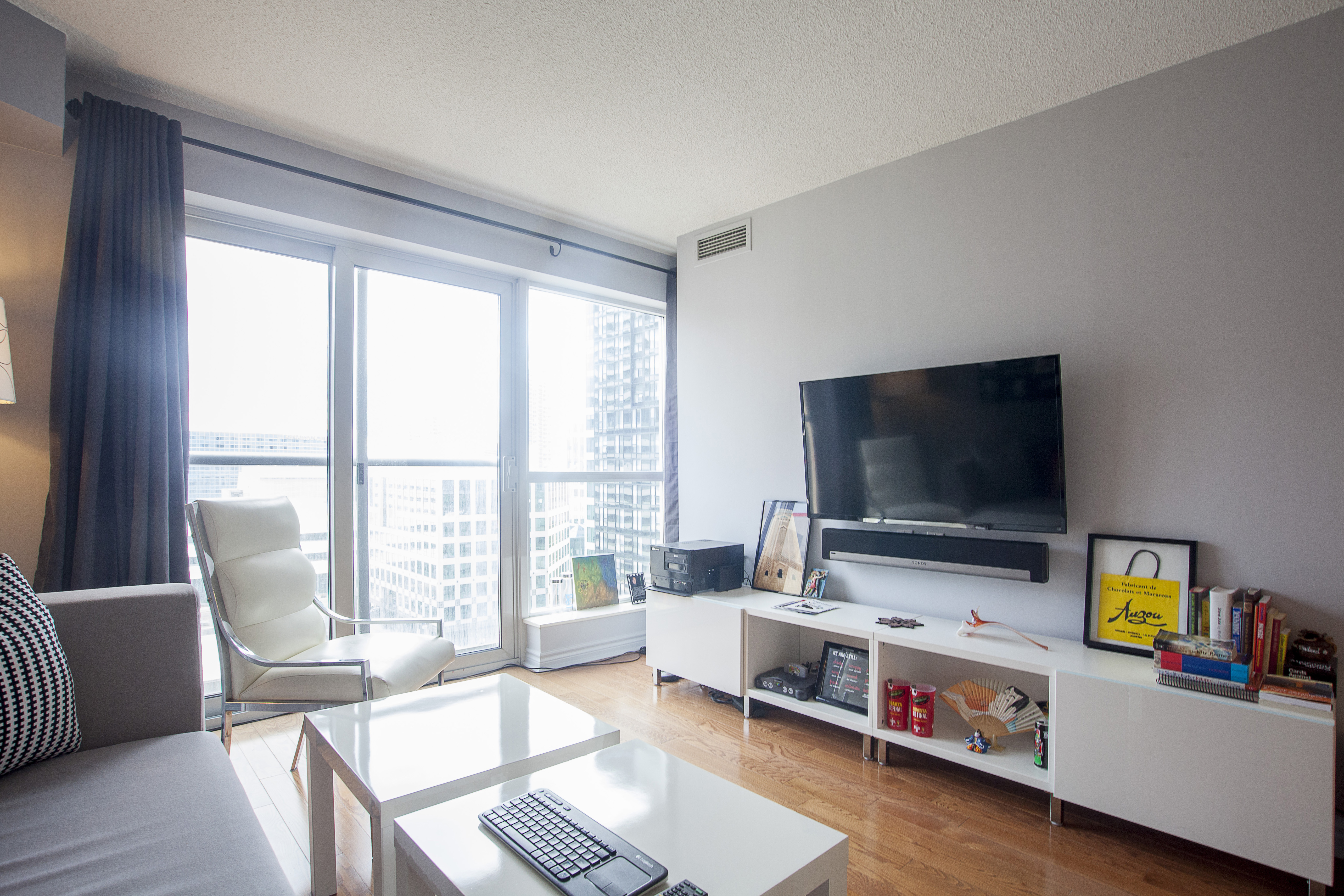 Stylish Modern Condo w/Queen Bed | CN Tower views! in Waterfront Communities-The Island, Toronto