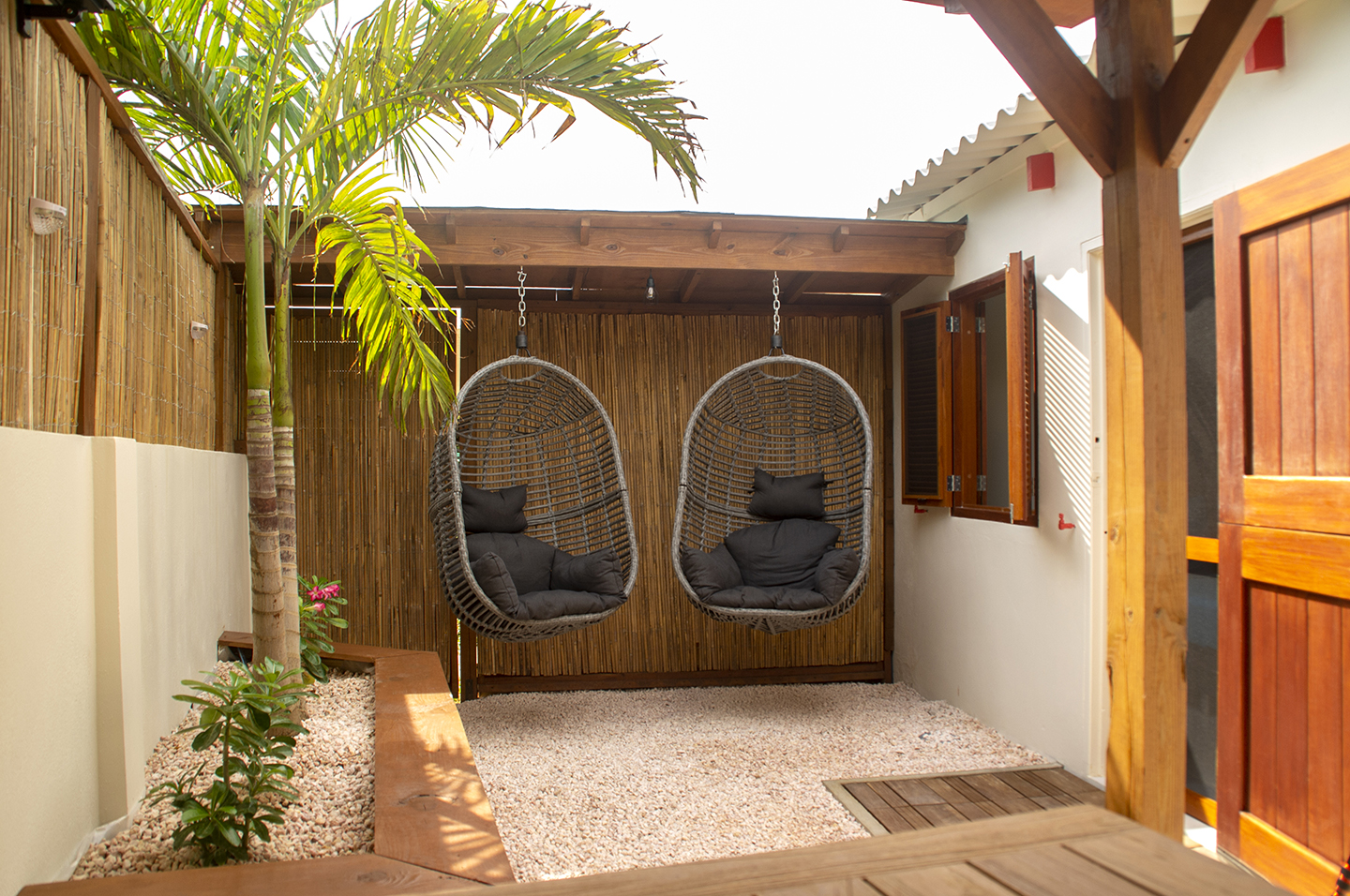 Studio Despacito, Tropical and Luxurious