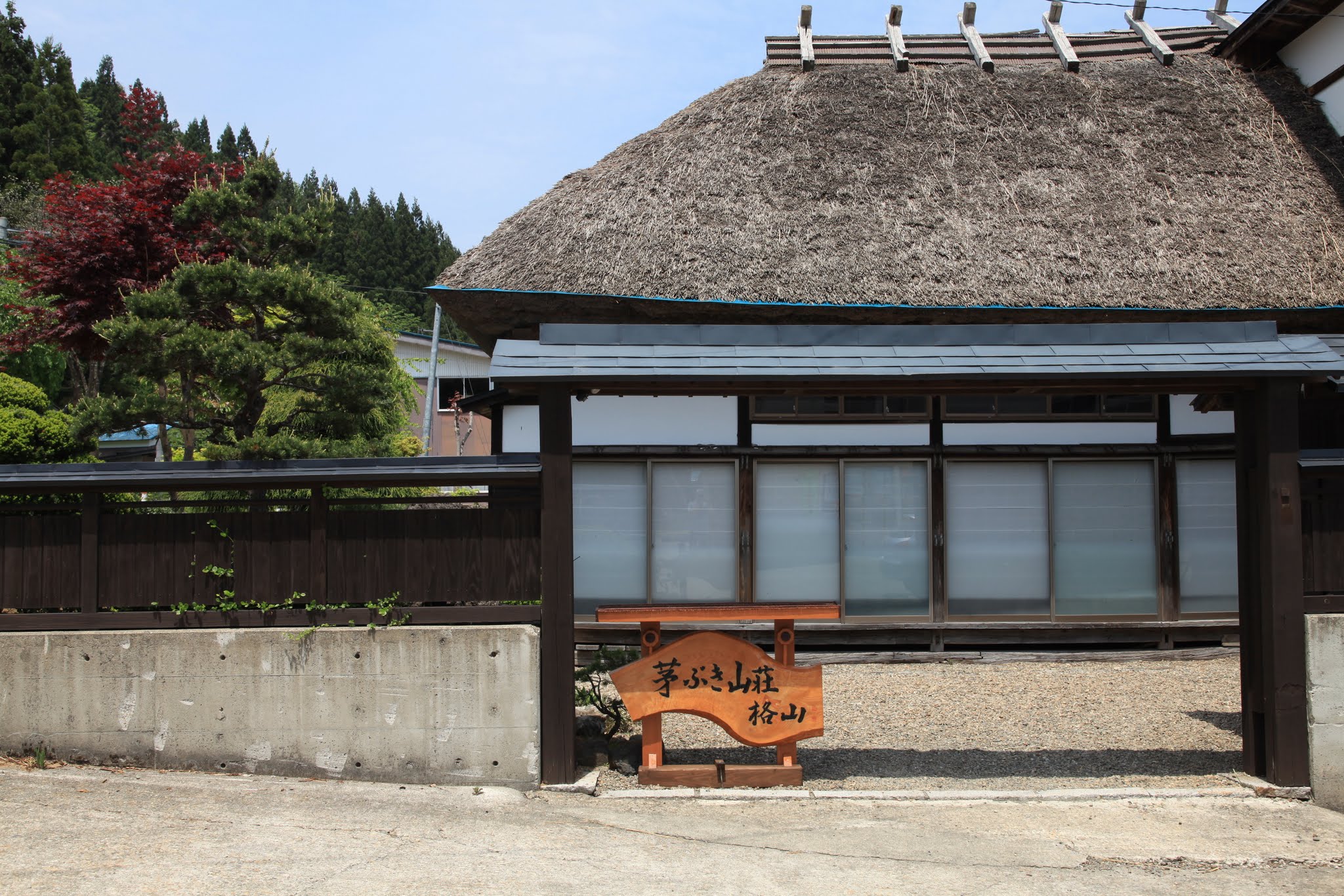 茶道具　香合　茅葺き屋根　田舎家　家型 アンティーク な茅葺き屋根 ミニチュア 田舎 模型日本家屋 木製