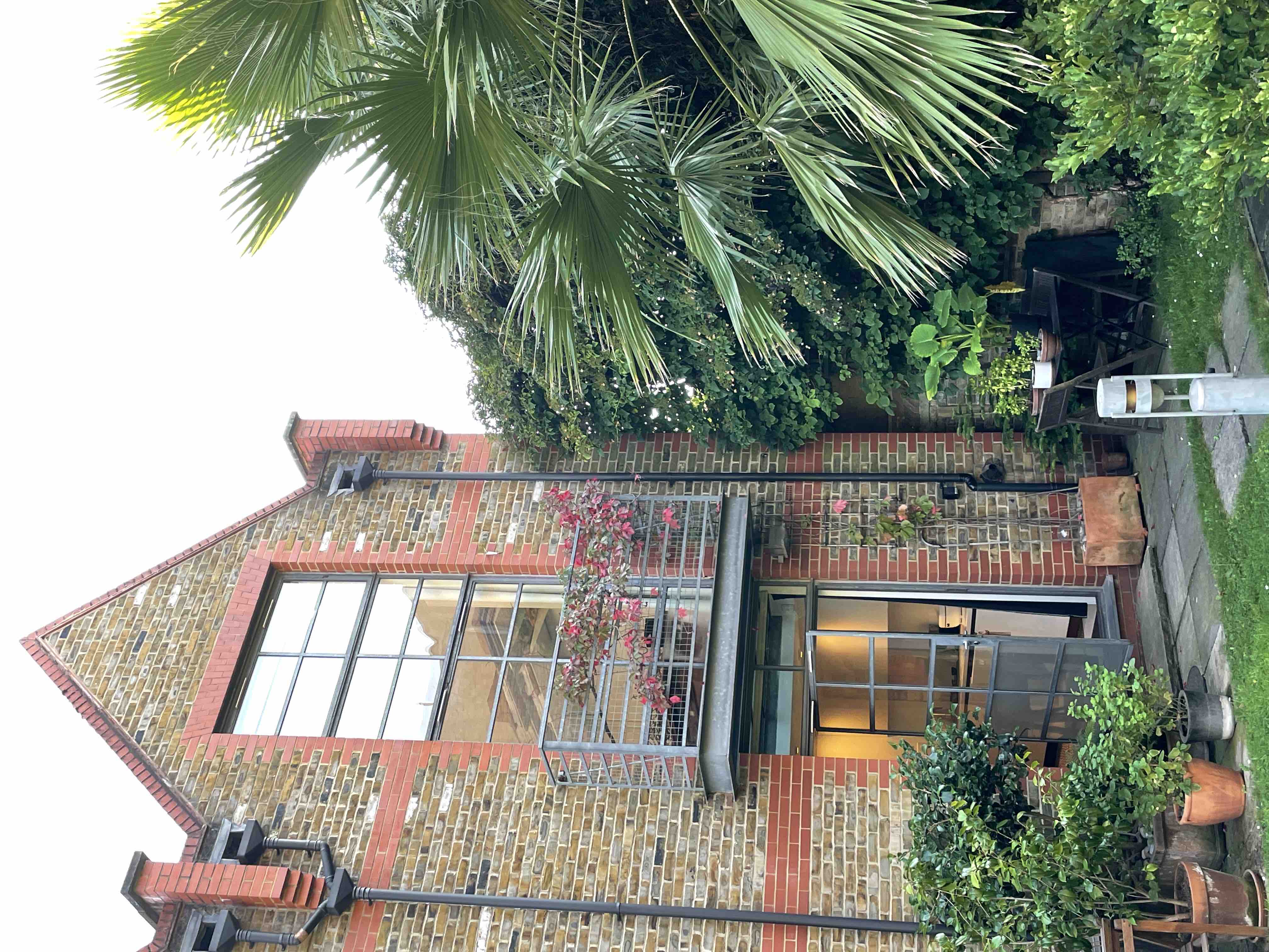 Battersea live/work artist house with car park in Wandsworth, London