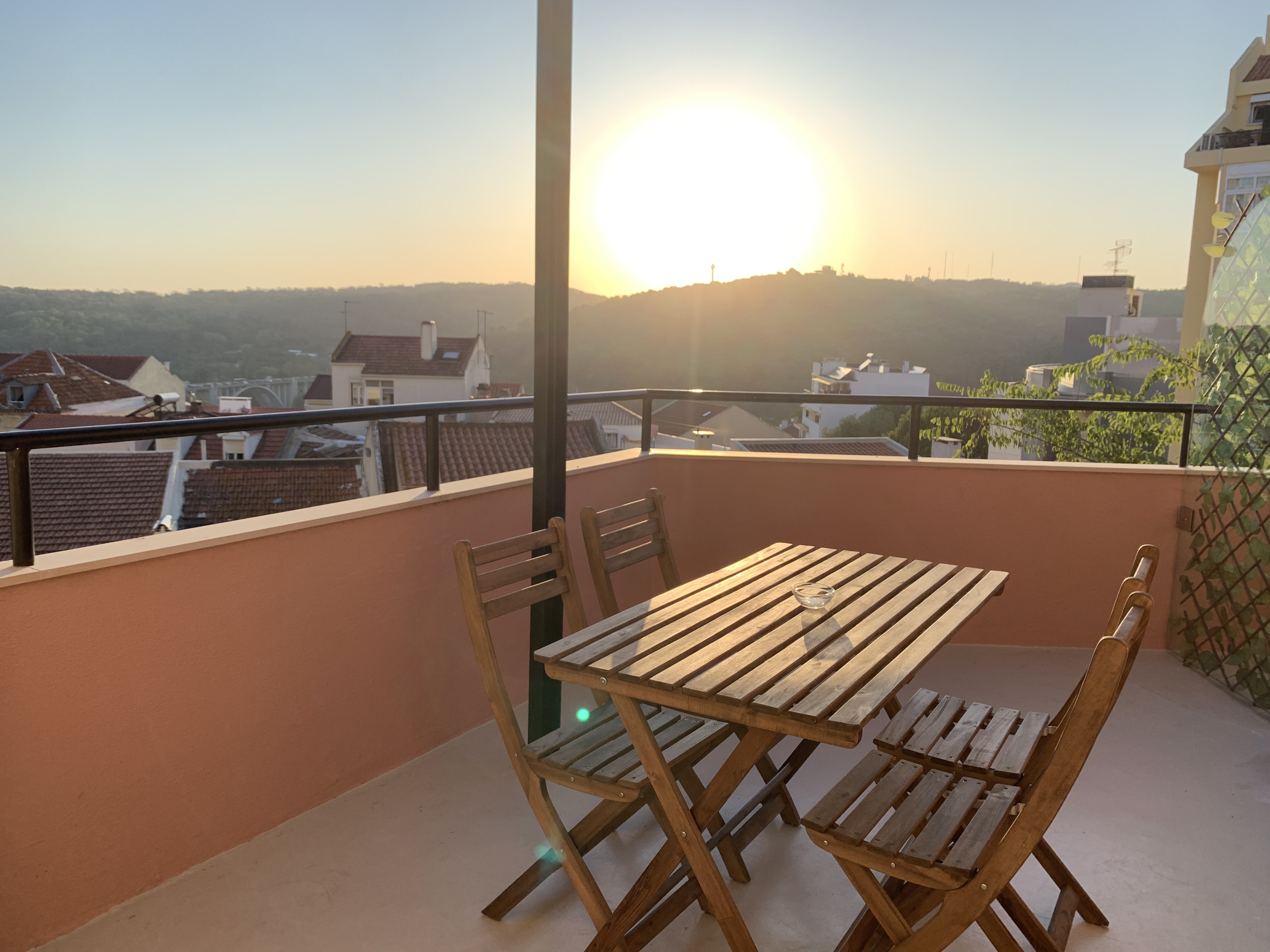 1-BR Apt w/ Sunny Terrace: Park View, AC & Wifi