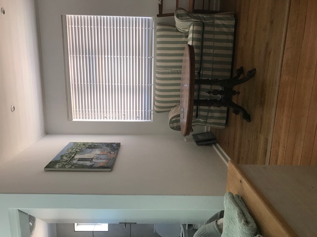 Separate entrance bedroom-en-suite