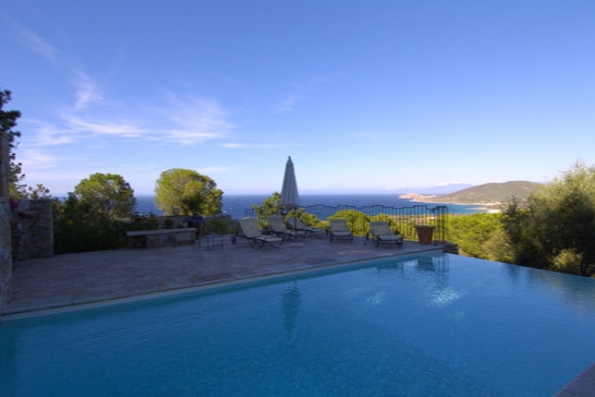 Villa  (4 people)  swimming pool, sea view, 7 minutes from beach