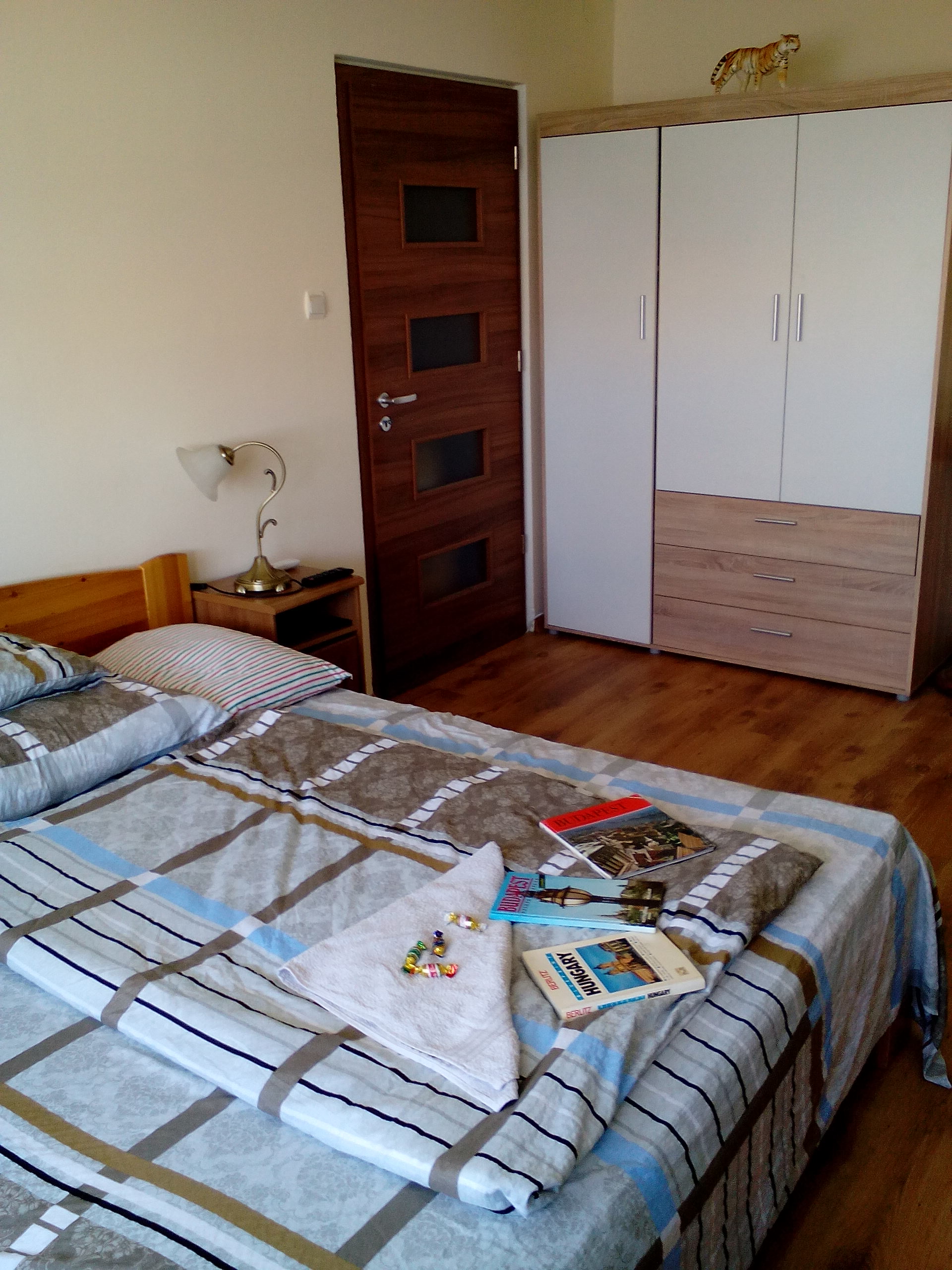 Calm, friendly, close to citycenter and airport