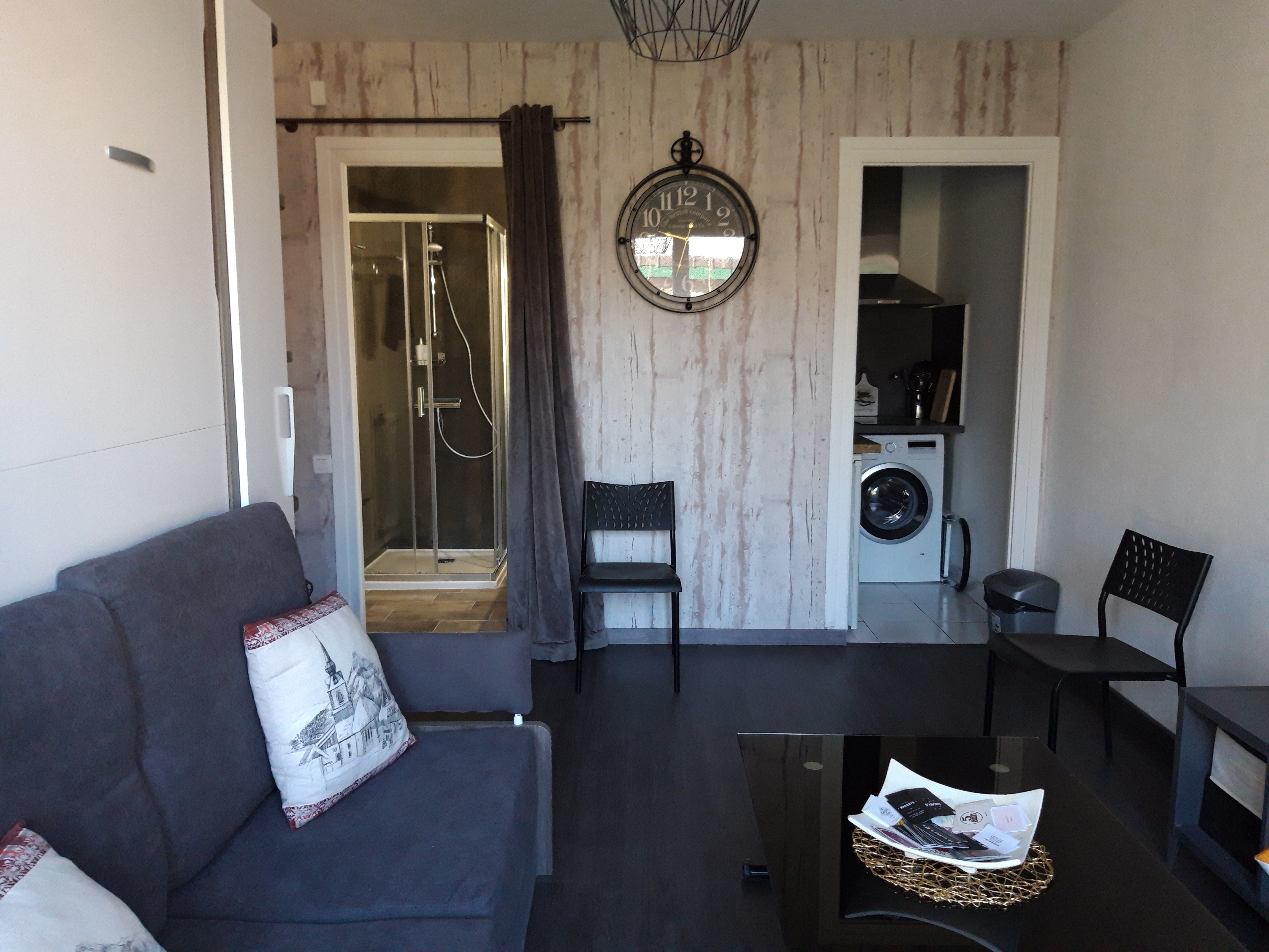 Quiet studio in the city center.