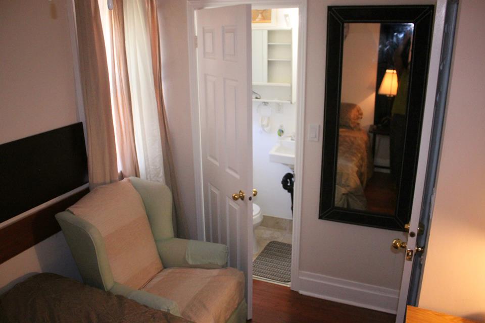 JUNIOR MASTER BEDROOM /PRIVATE WC in Mount Dennis, Toronto
