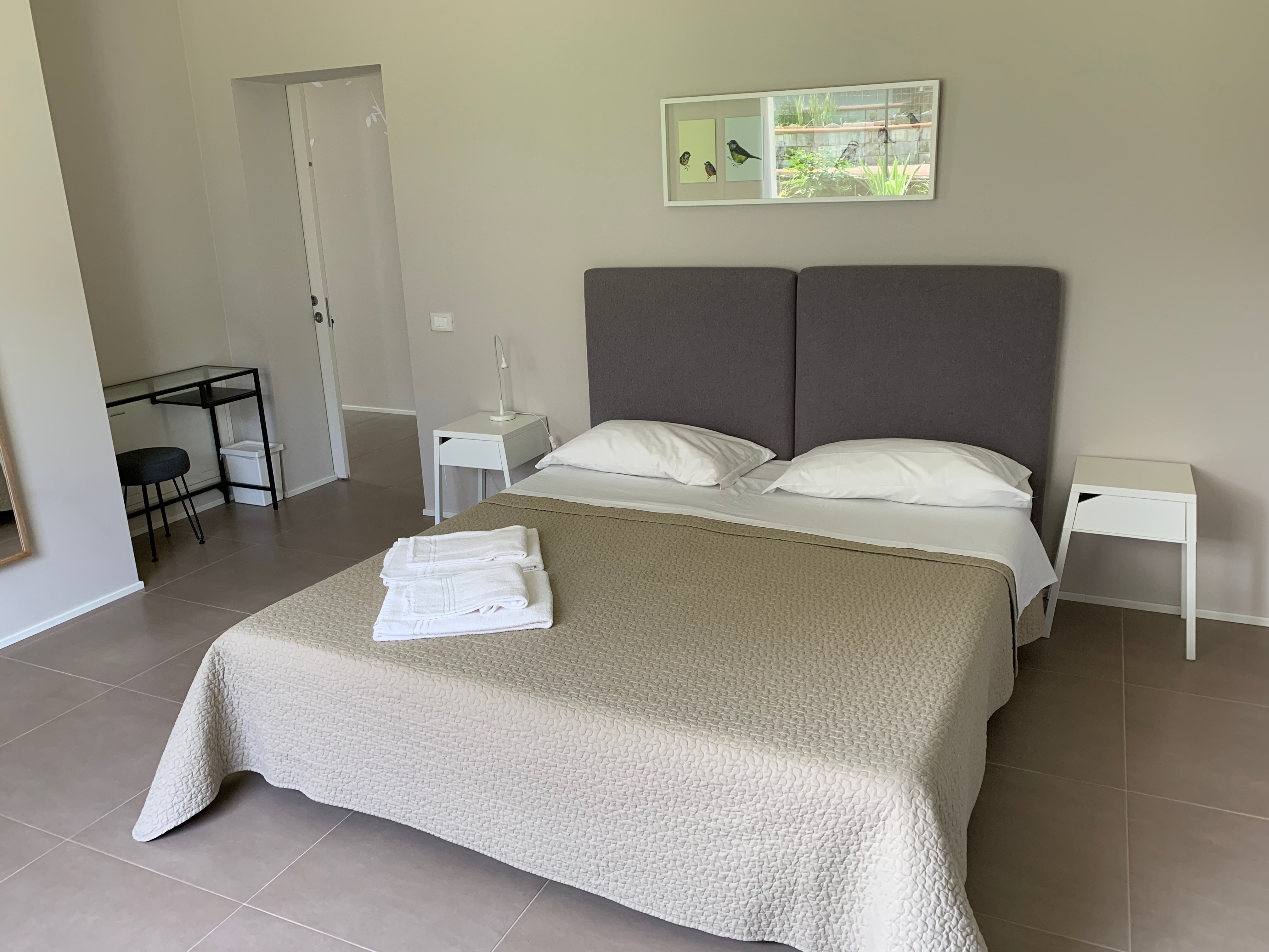 Ampio bilocale in villa, con patio e parcheggio in Bergamo, Bergamo