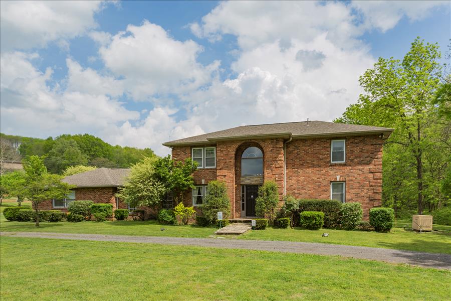 Brenda Lee History 4BR Retreat | Pool, Hot Tub in District 10, Nashville