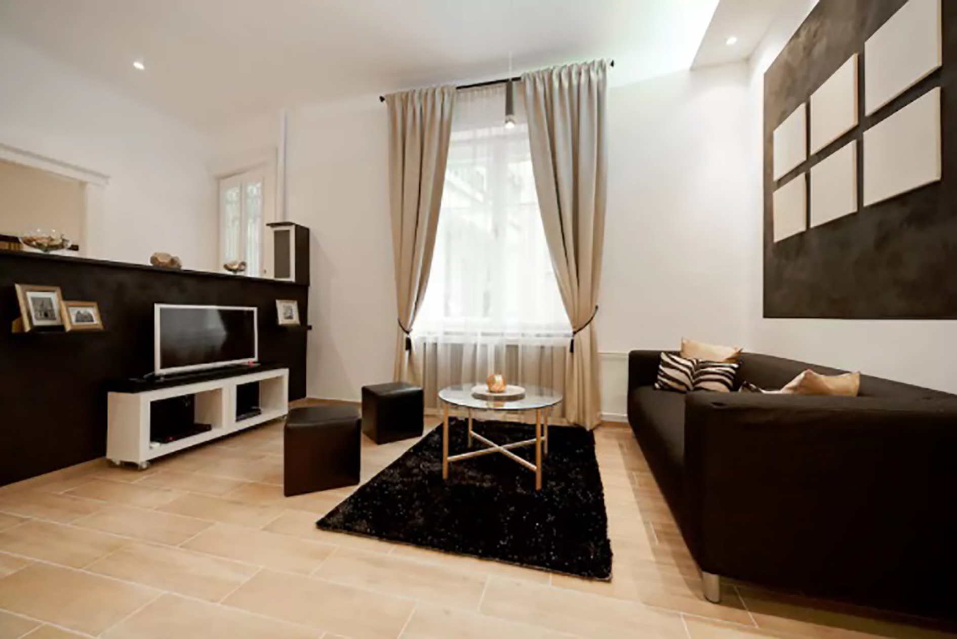 Heart of downtown, 2 en-suite double beds, Lift,AC