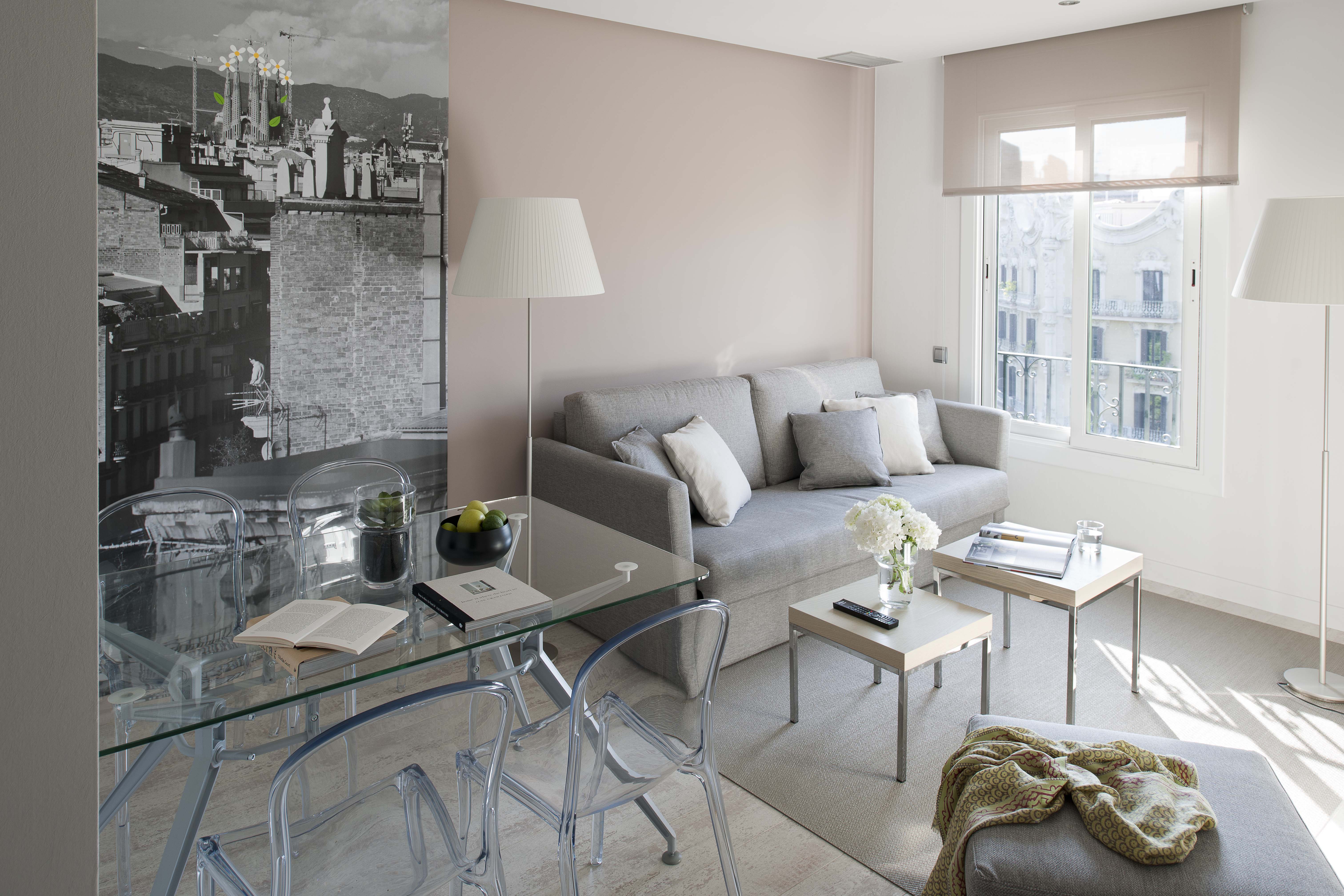 Centrally Located, Bright Hotel-Style Apartment