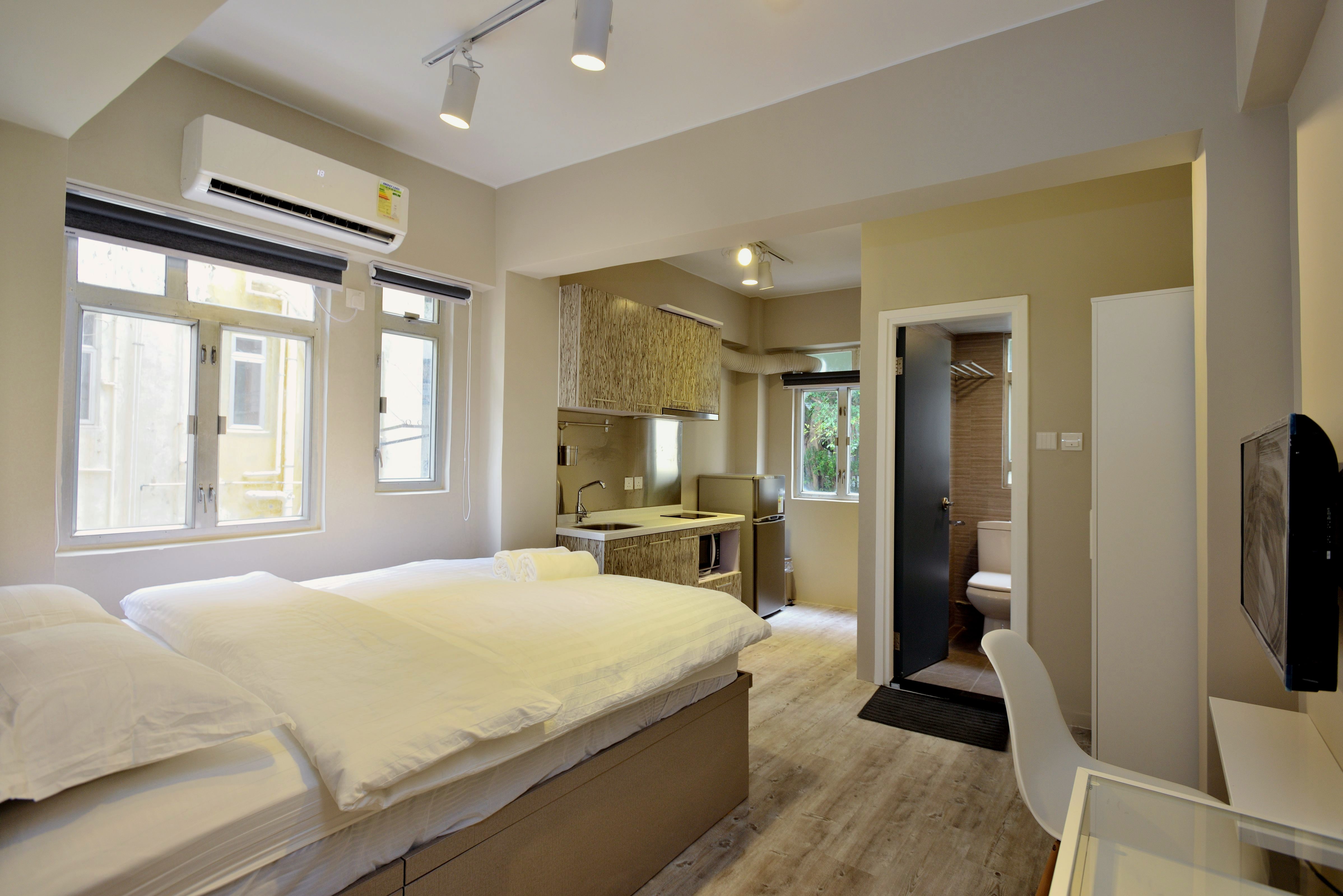 Soho Luxury Apt, All New Renos *1B in Central & Western, Hong Kong