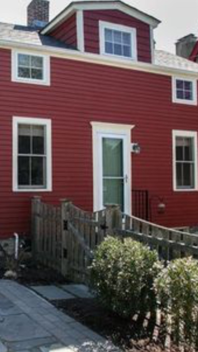 DowntownWalk to all! 2 car off street parking. Houses