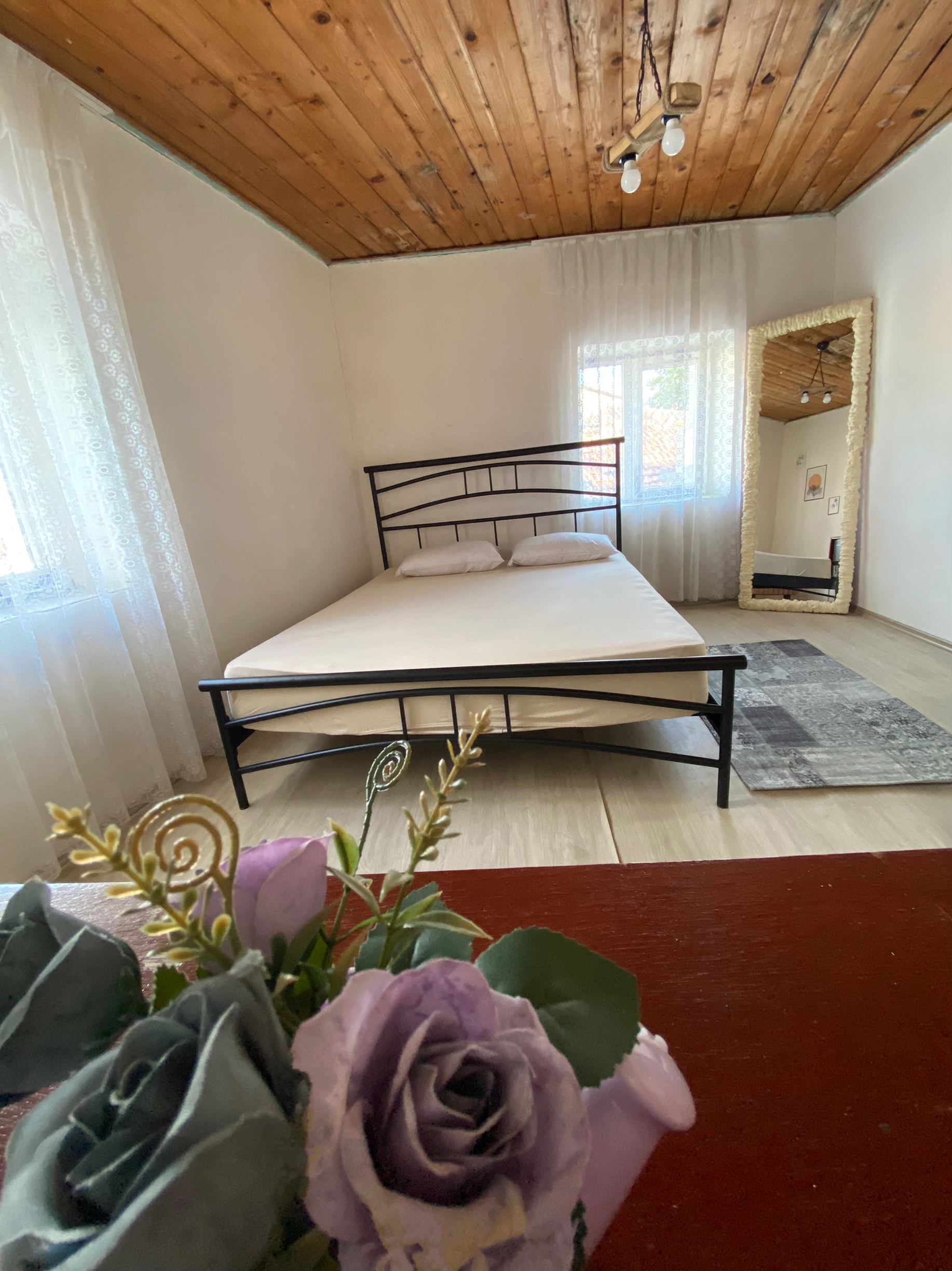 AYVALIK KÜÇÜKKÖY MERKEZDE MÜSTAKİL BAHÇELİ TAŞ EV Ayvalık şehrinde