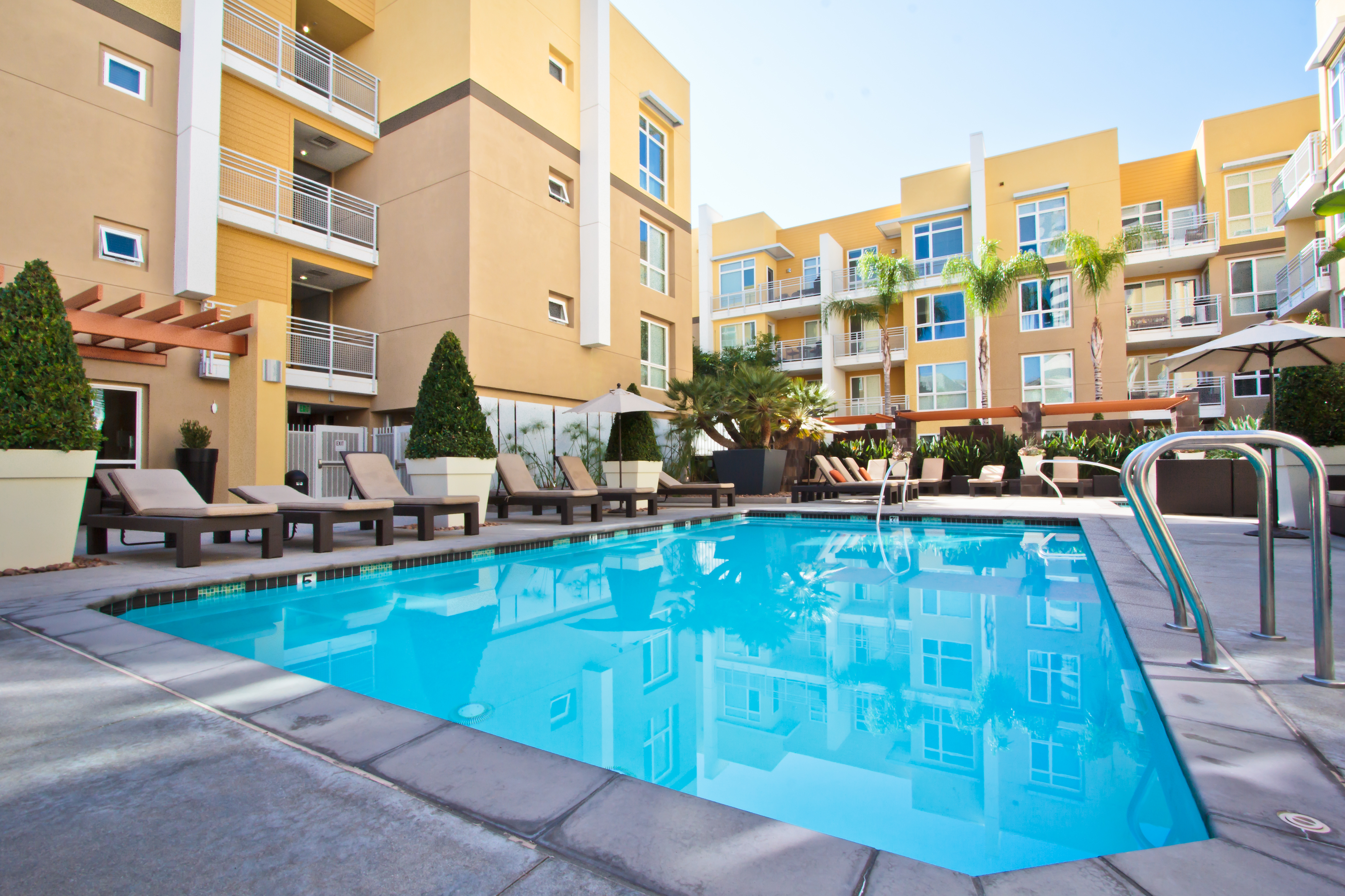 Modern and Comfortable Condo at the in Woodland Hills, Los Angeles
